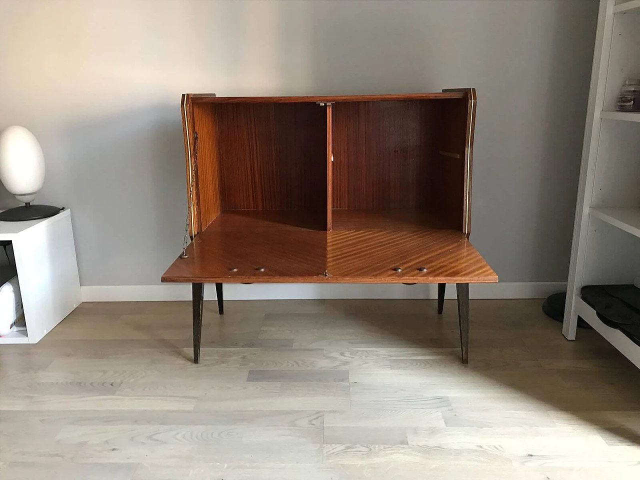Mobile Bar in rovere laccato con paesaggio, anni '50 5