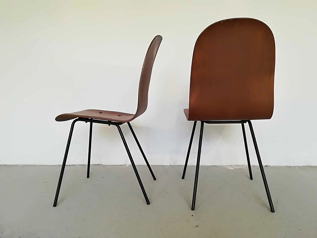 Pair of teak chairs, 1950s 1076094