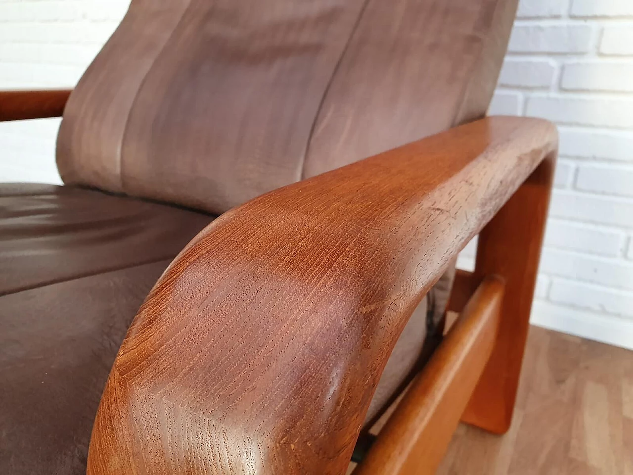 Danish adjustable armchair, HS Design, leather and teak, 80s 1076353