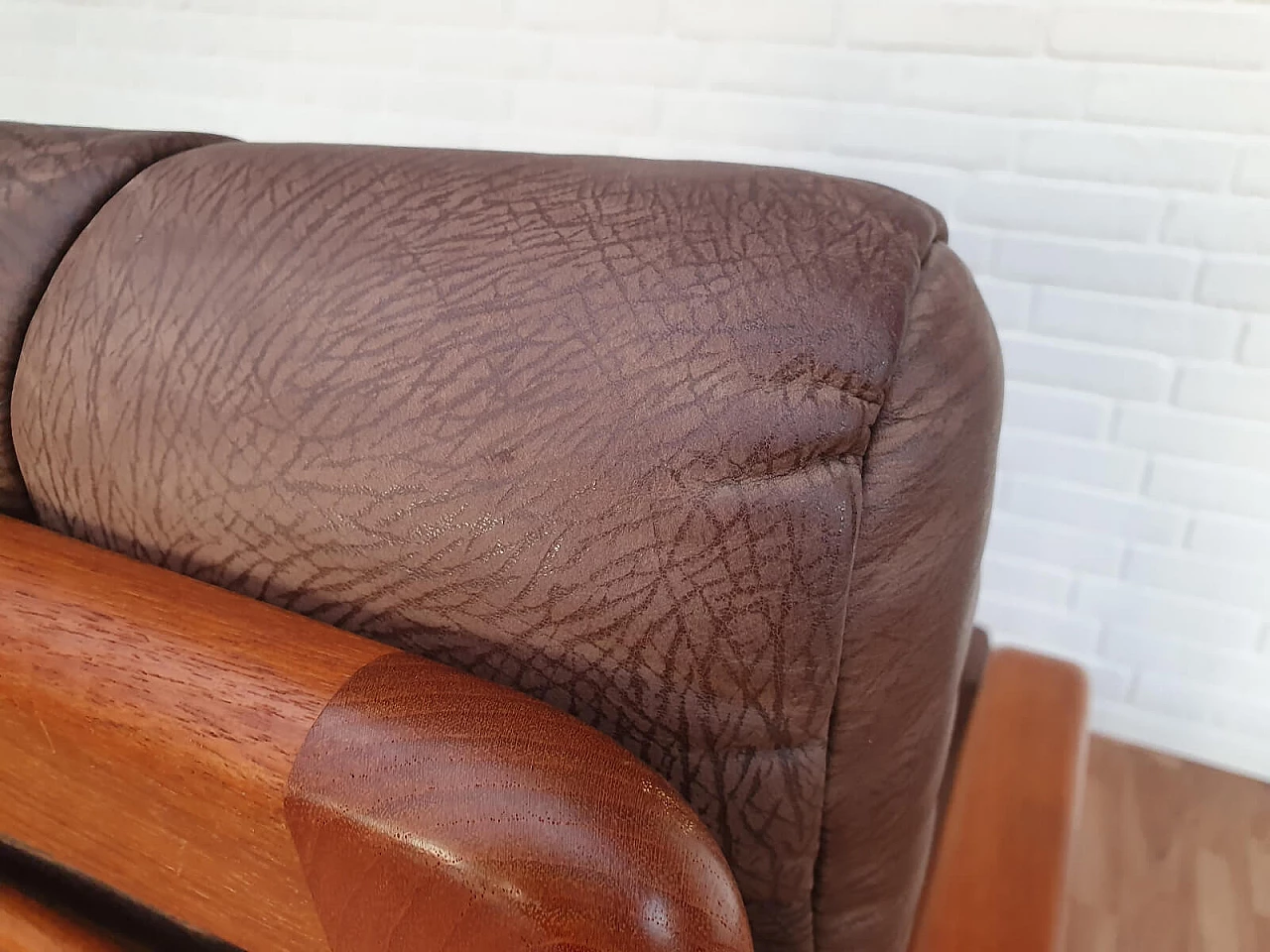 Danish adjustable armchair, HS Design, leather and teak, 80s 1076355