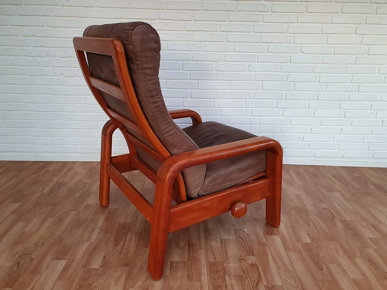 Danish adjustable armchair, HS Design, leather and teak, 80s 1076358