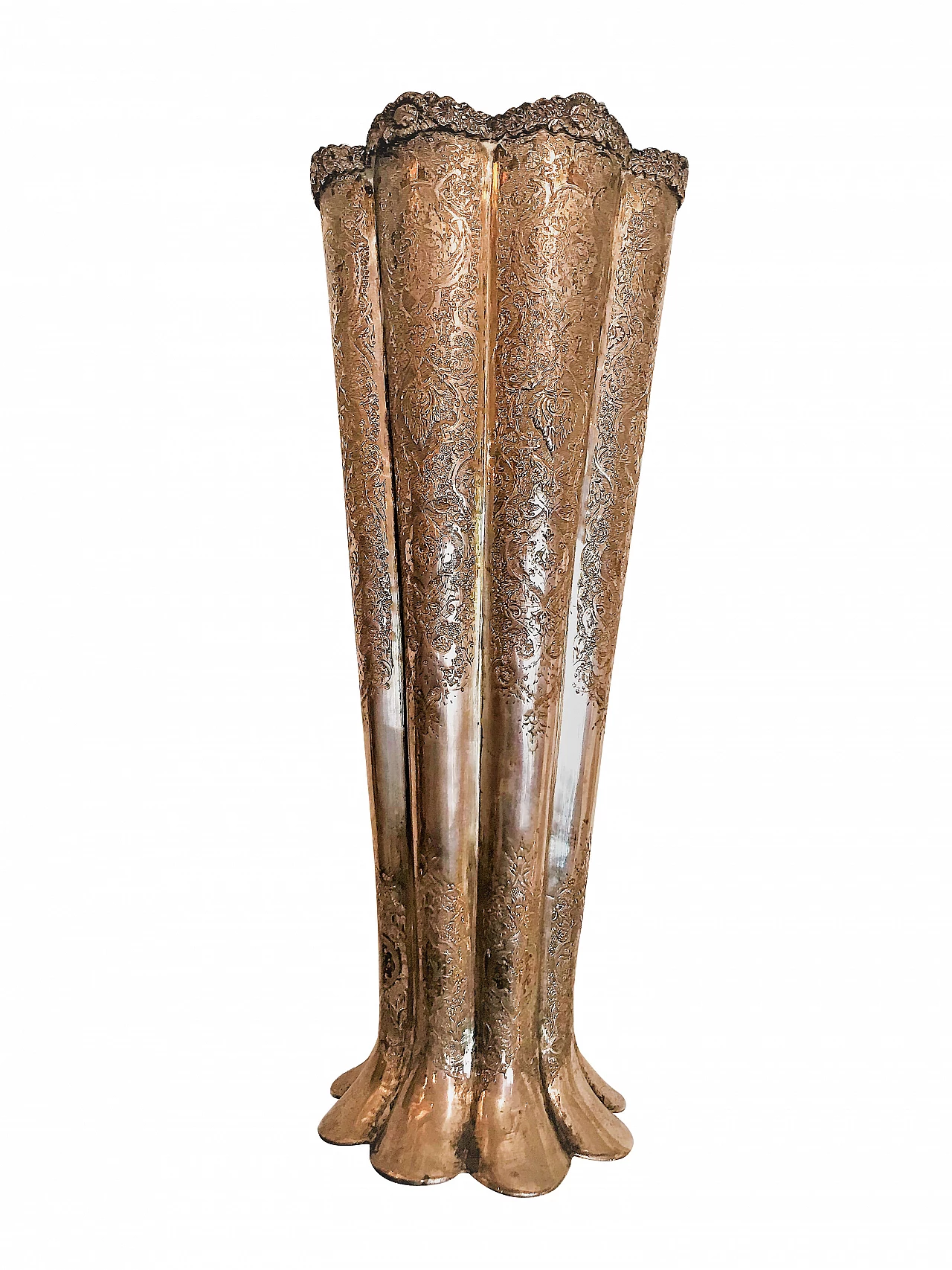 High flower shaped vase in chiseled silver, Russia, 19th century 1076424