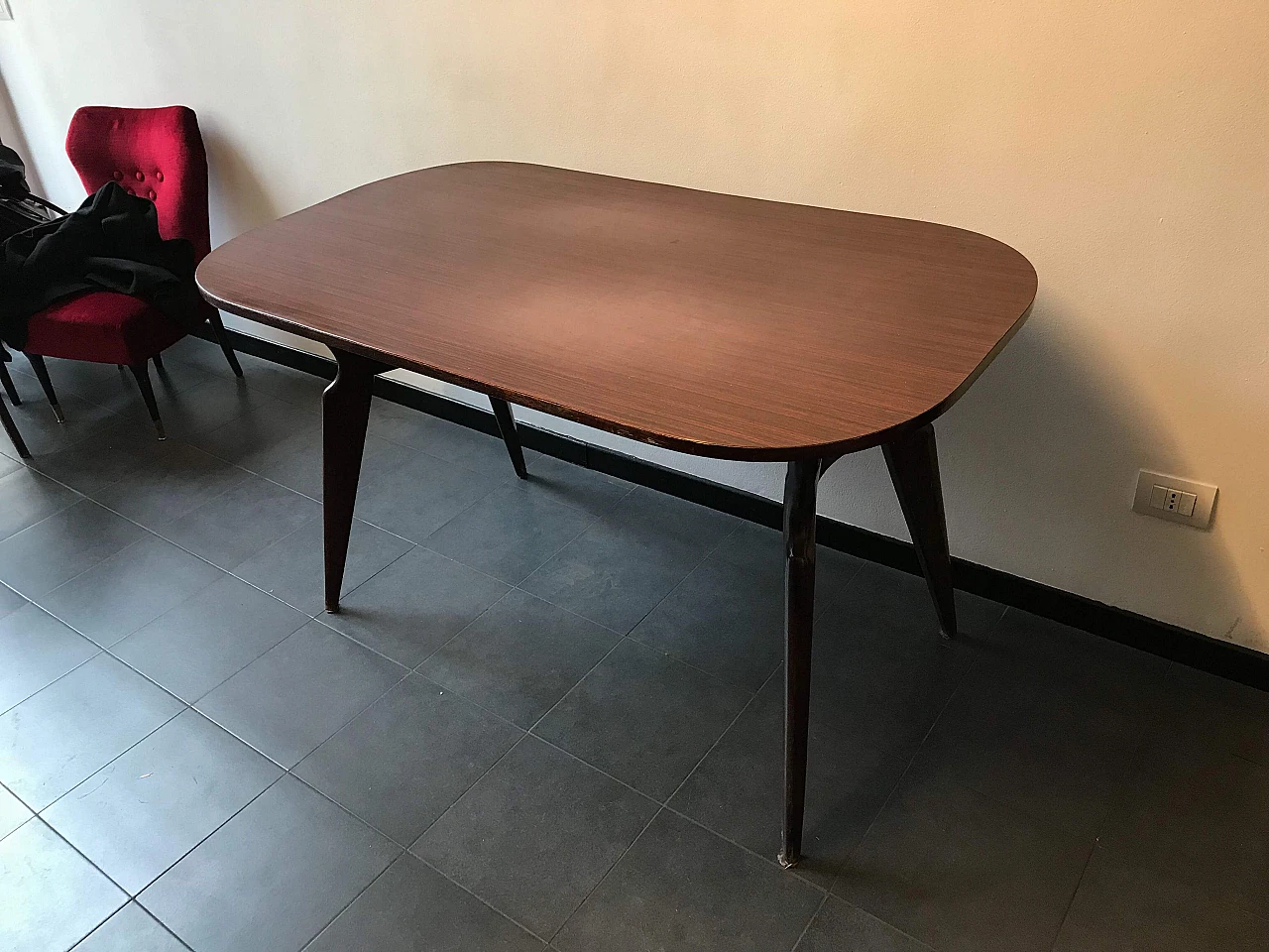Tavolo in legno con piano in laminato, anni '50 1076478