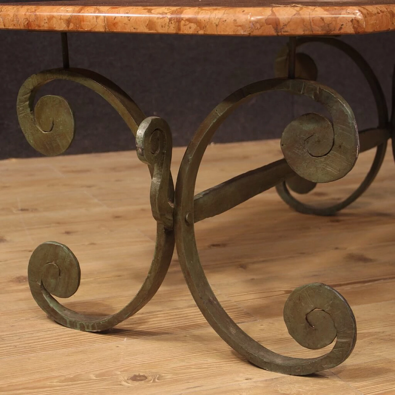 Tavolino francese in ferro con piano in marmo 1077292
