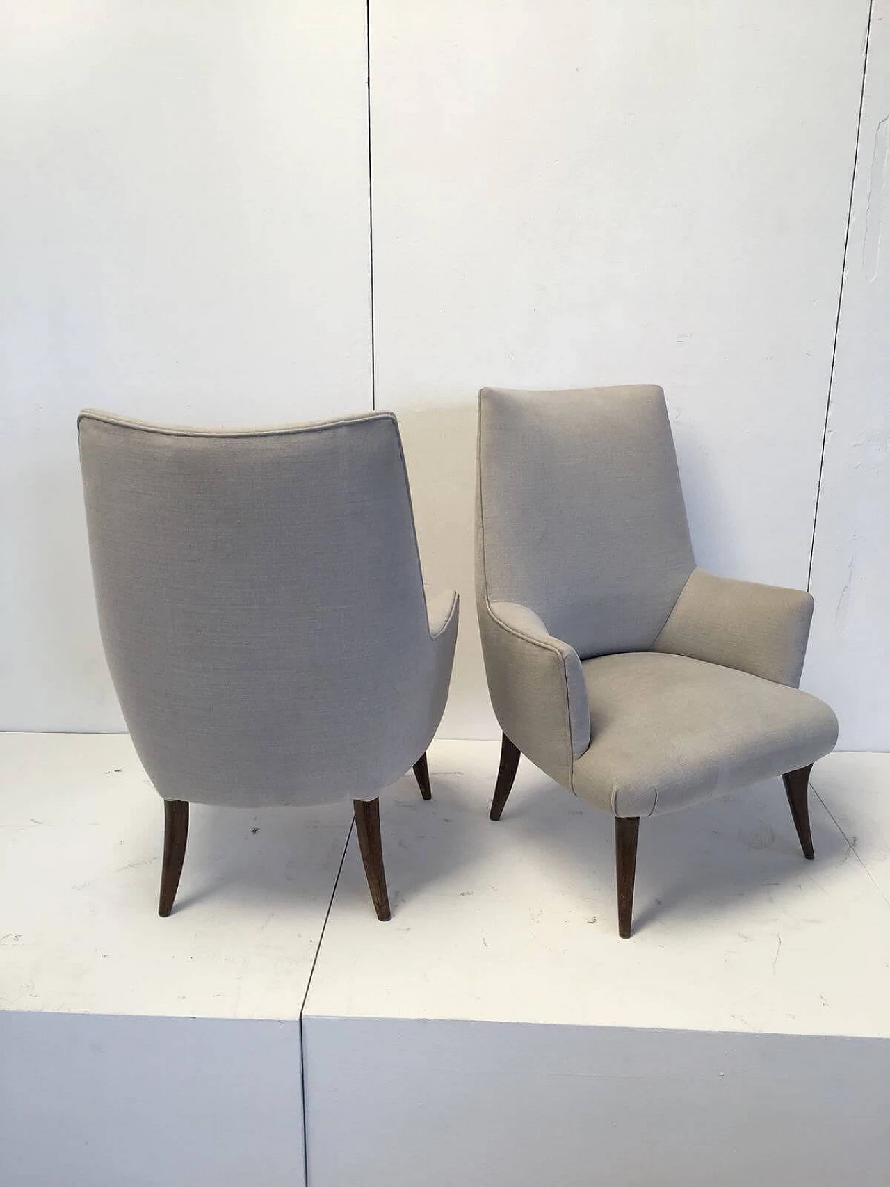 Coppia di poltroncine color tortora 3