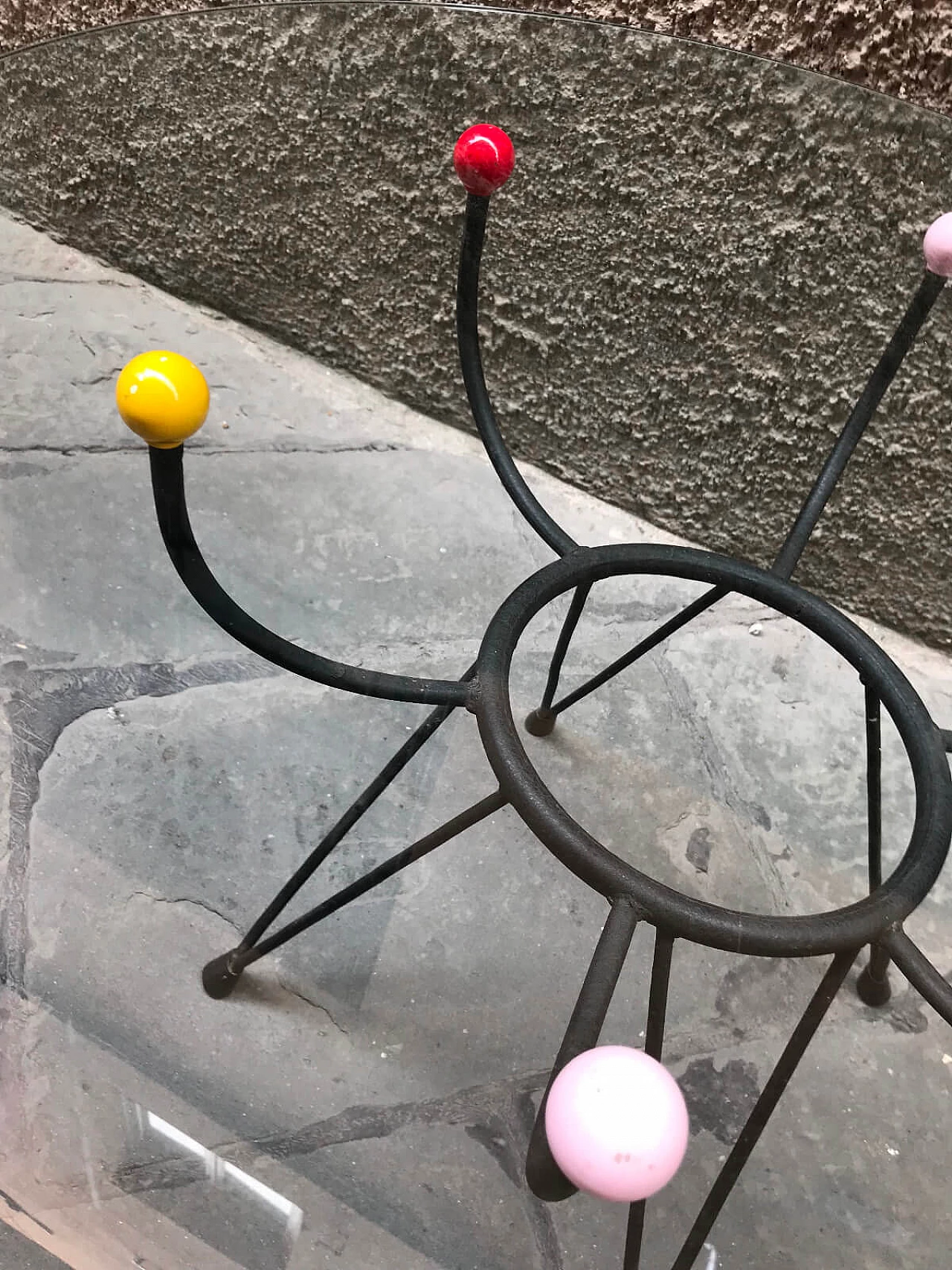 Coppia di tavolini Roger Nelson in vetro e metallo 4