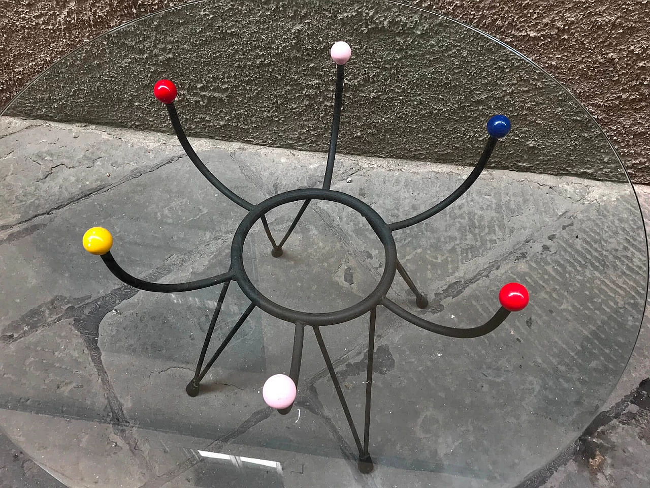 Coppia di tavolini Roger Nelson in vetro e metallo 3