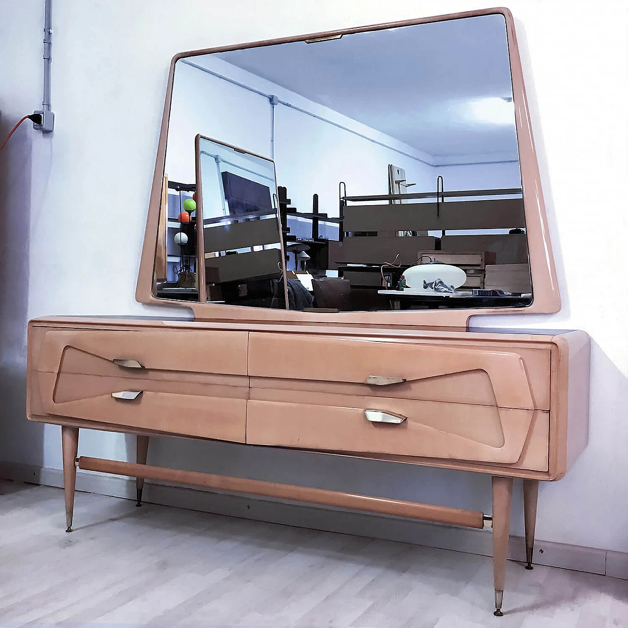 Maple chest of drawers with mirror, by Silvio Cavatorta, 1950s 1079178