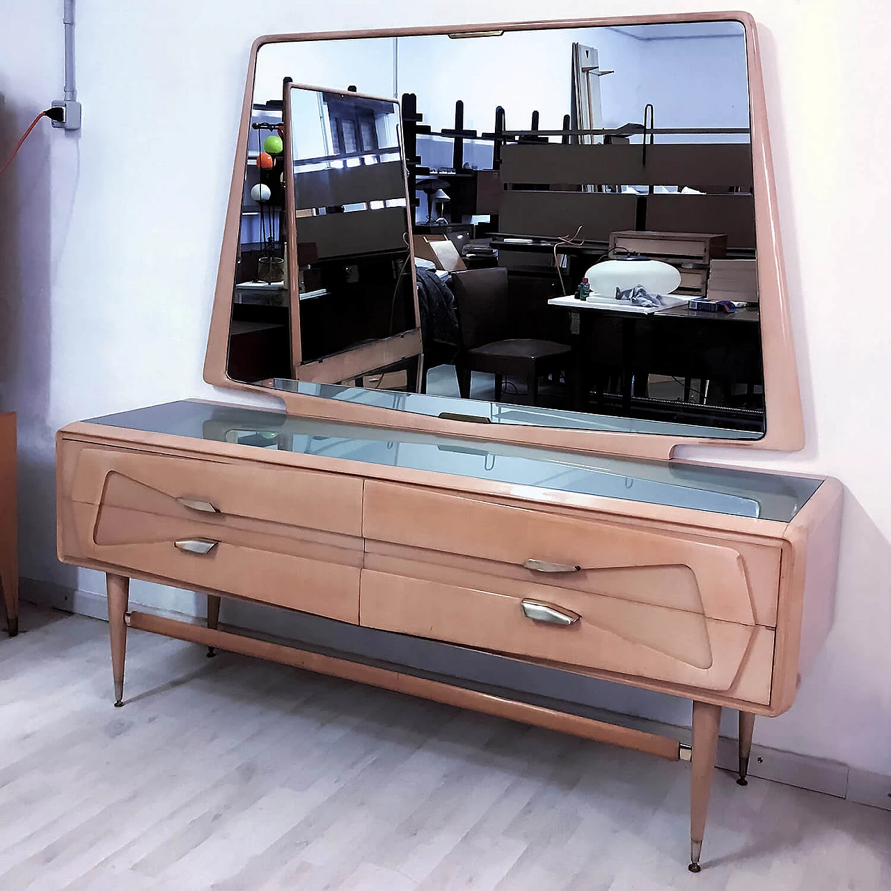 Maple chest of drawers with mirror, by Silvio Cavatorta, 1950s 1079179