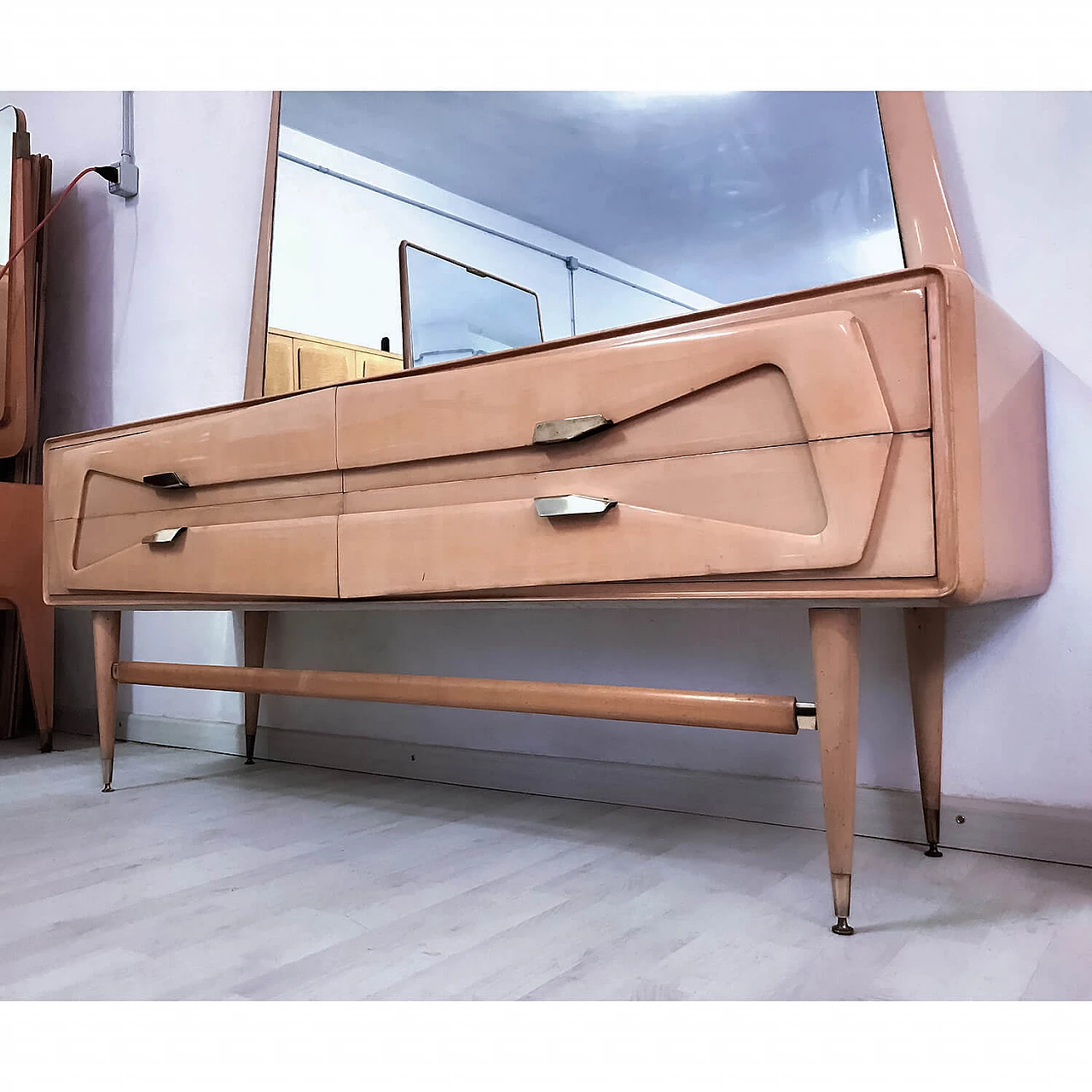 Maple chest of drawers with mirror, by Silvio Cavatorta, 1950s 1079181