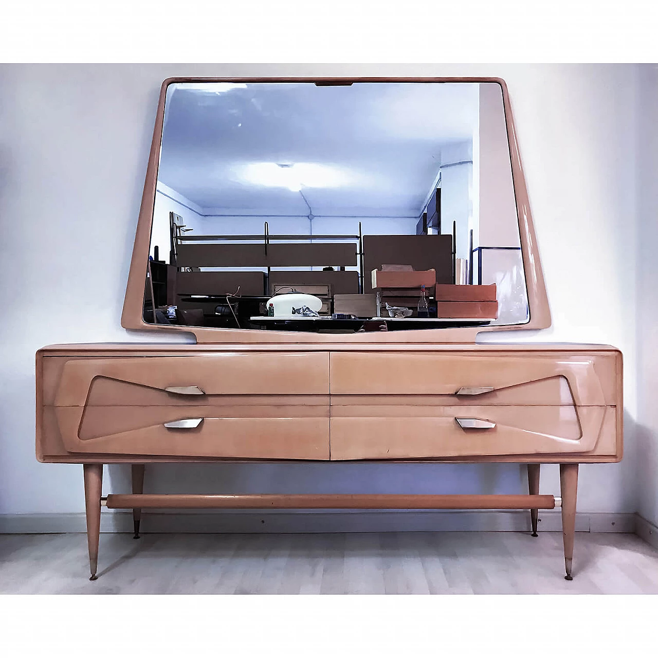 Maple chest of drawers with mirror, by Silvio Cavatorta, 1950s 1079182
