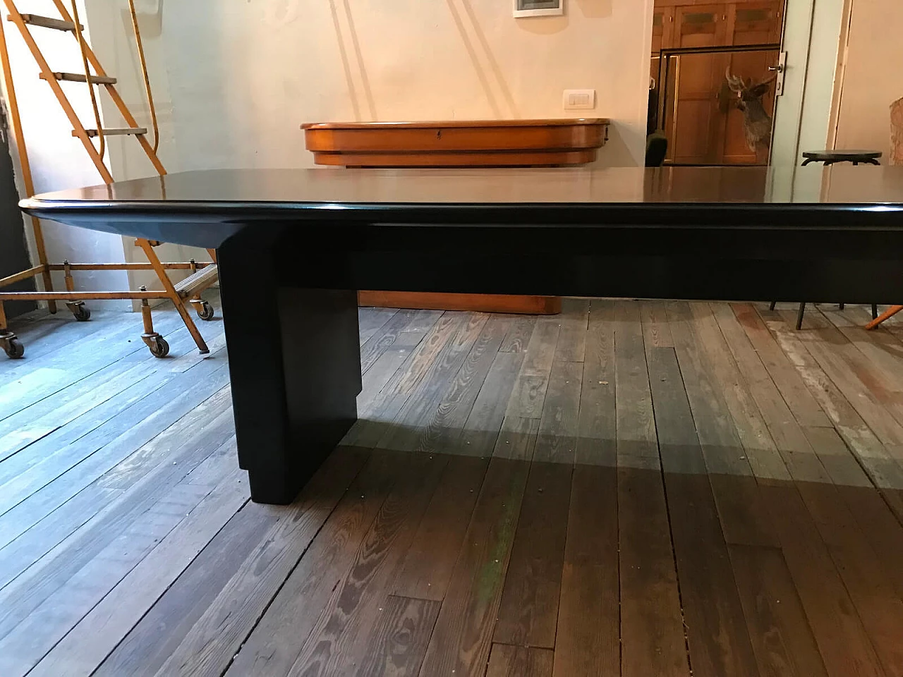 Grande tavolo in legno laccato nero, anni '70  4