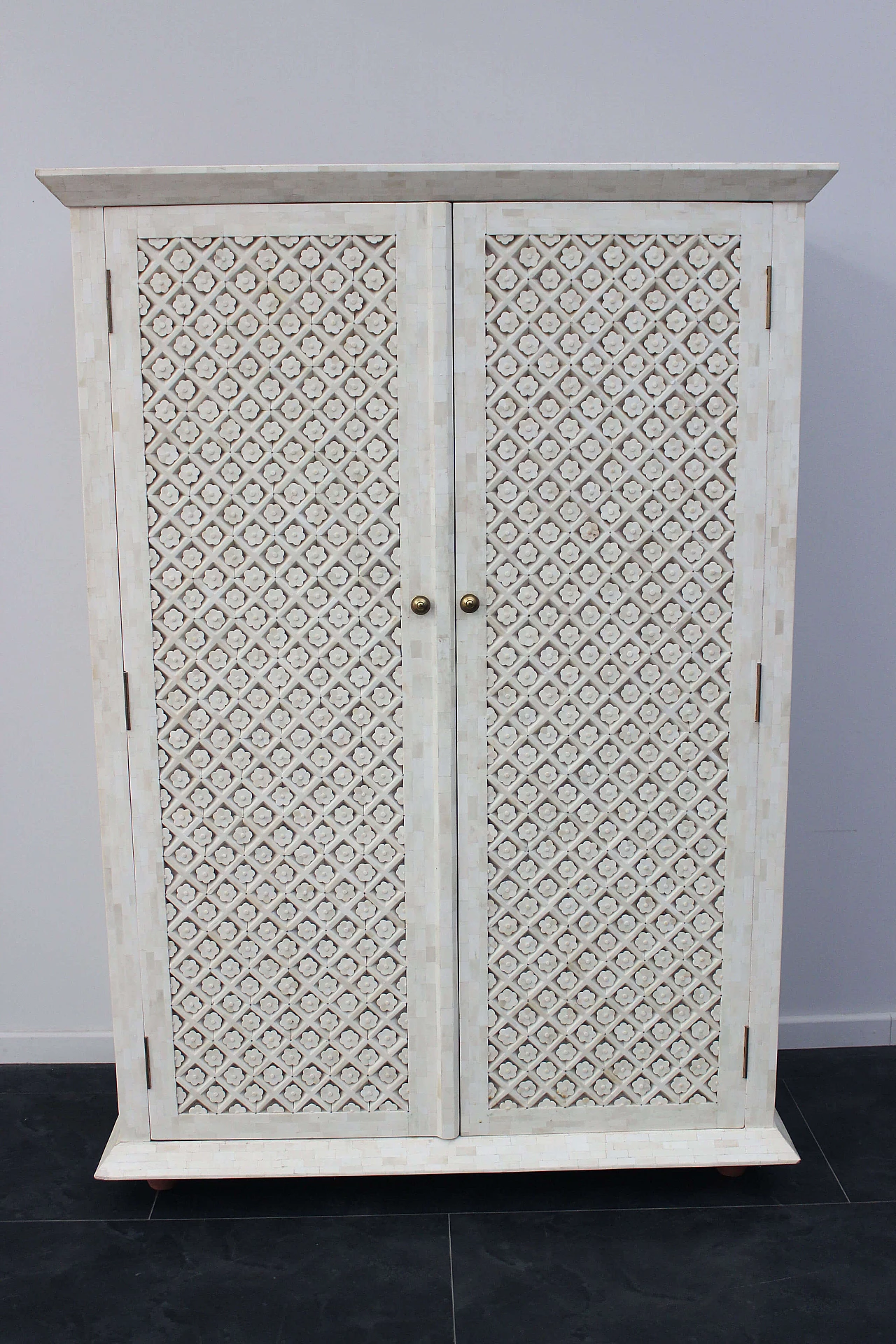 Armadio decorato in osso, delle filippine, anni '80 1079611