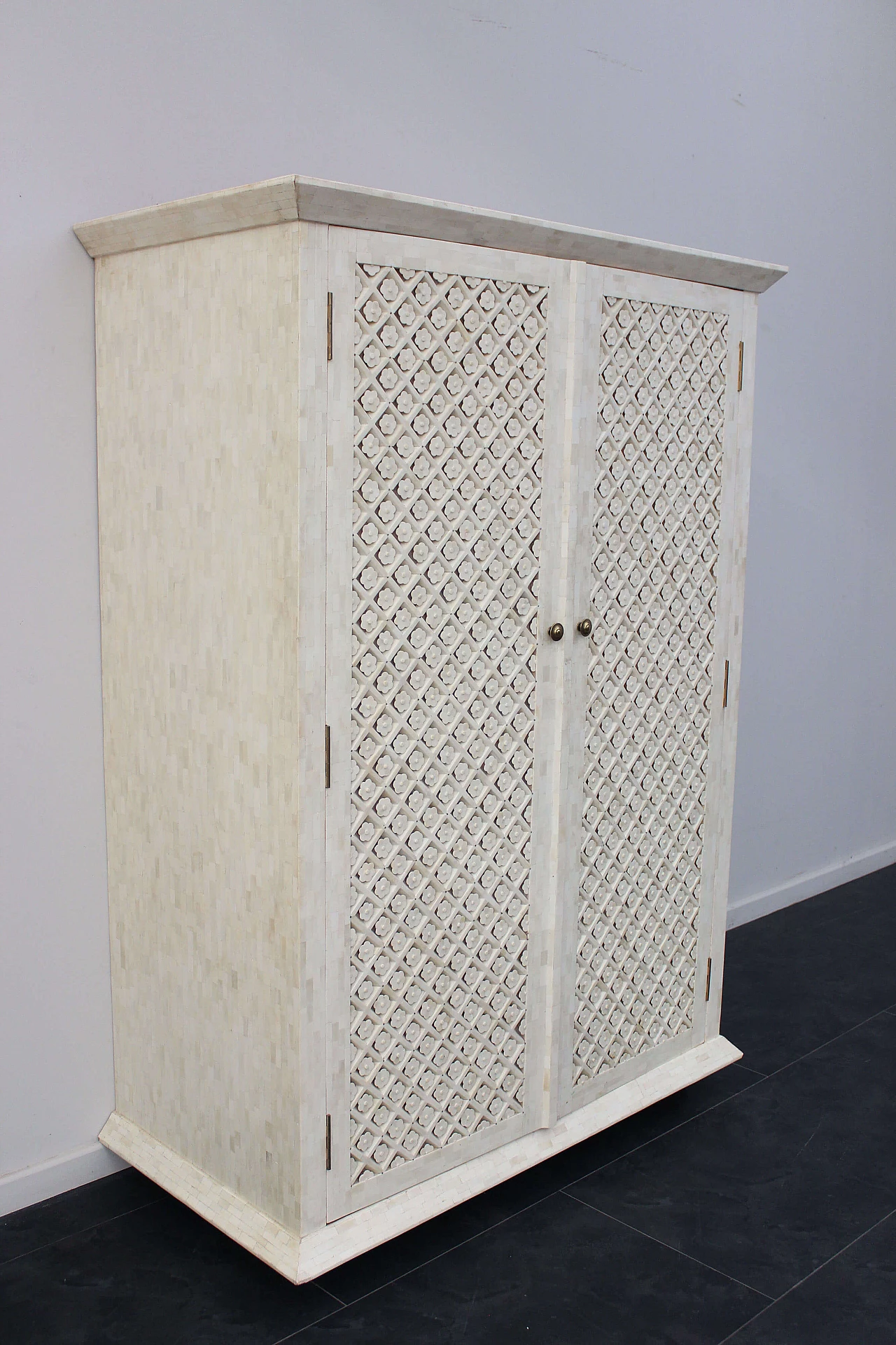 Armadio decorato in osso, delle filippine, anni '80 1079612