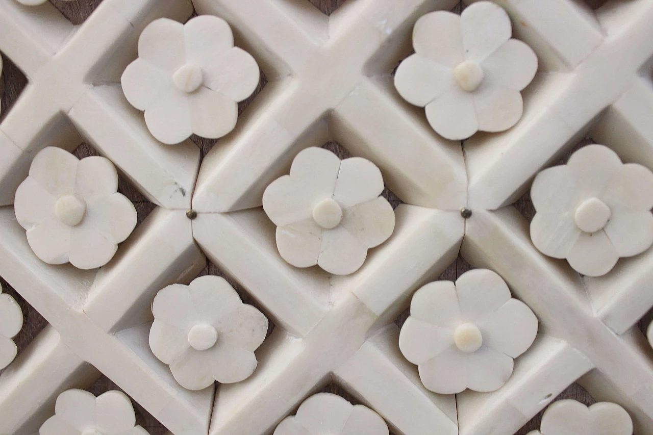 Armadio decorato in osso, delle filippine, anni '80 1079616