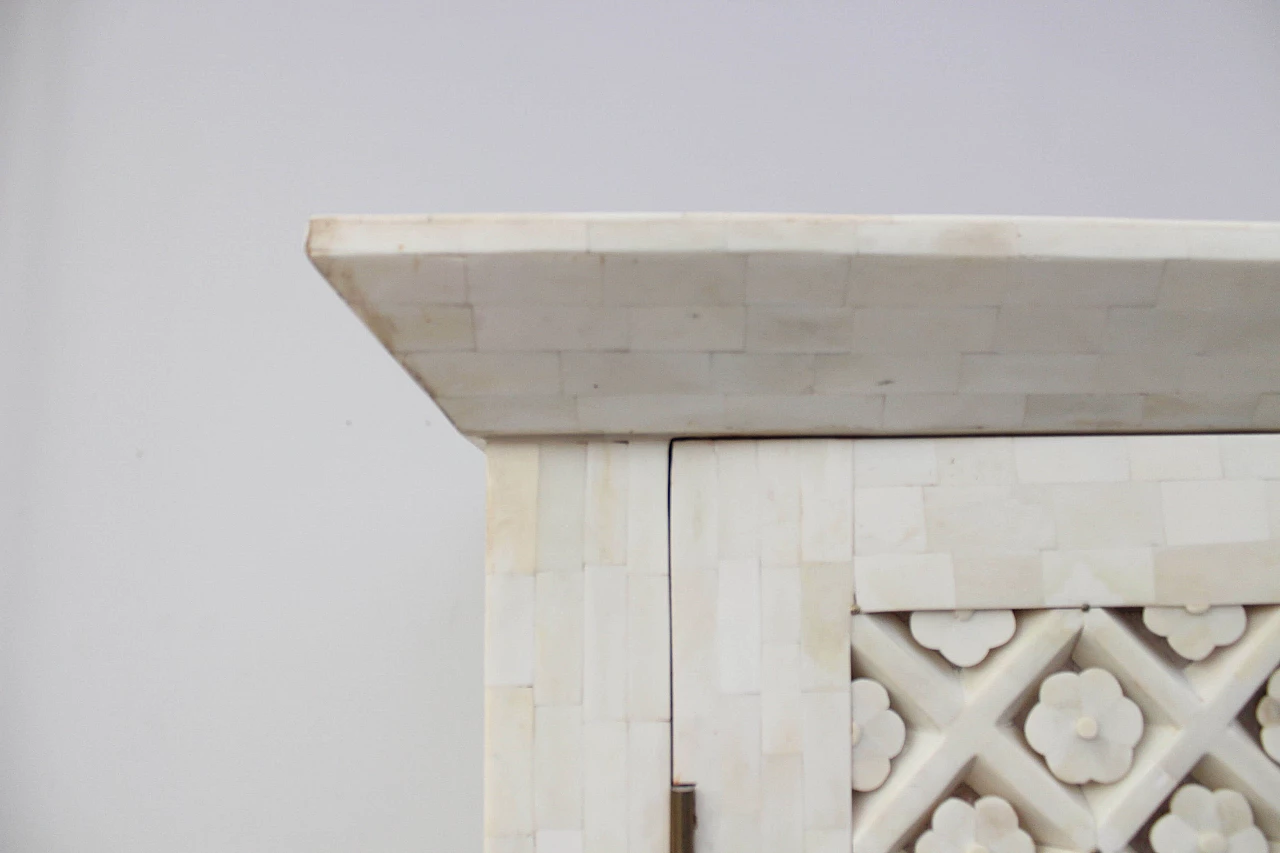 Armadio decorato in osso, delle filippine, anni '80 1079618