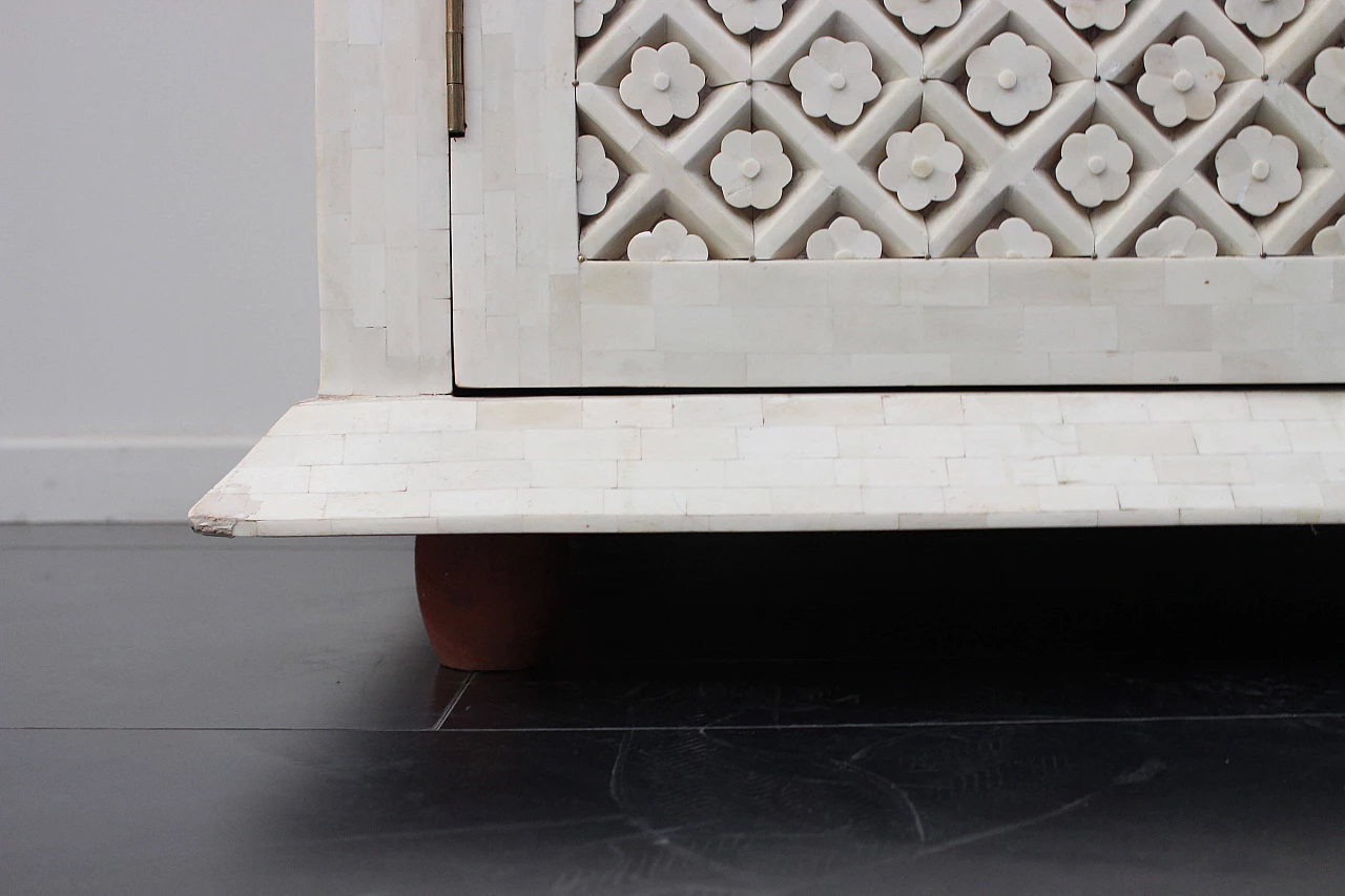 Armadio decorato in osso, delle filippine, anni '80 1079619