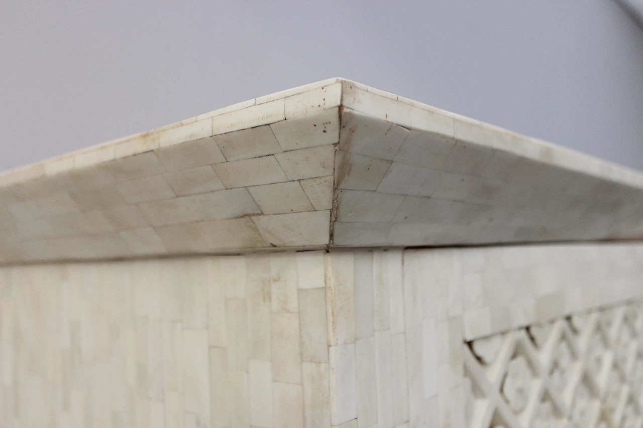 Armadio decorato in osso, delle filippine, anni '80 1079621