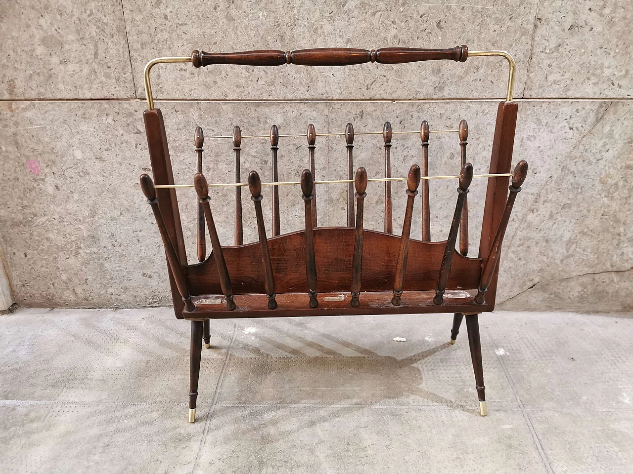 Magazine rack in rosewood and brass, Cesare Lacca, 1950s 1079627
