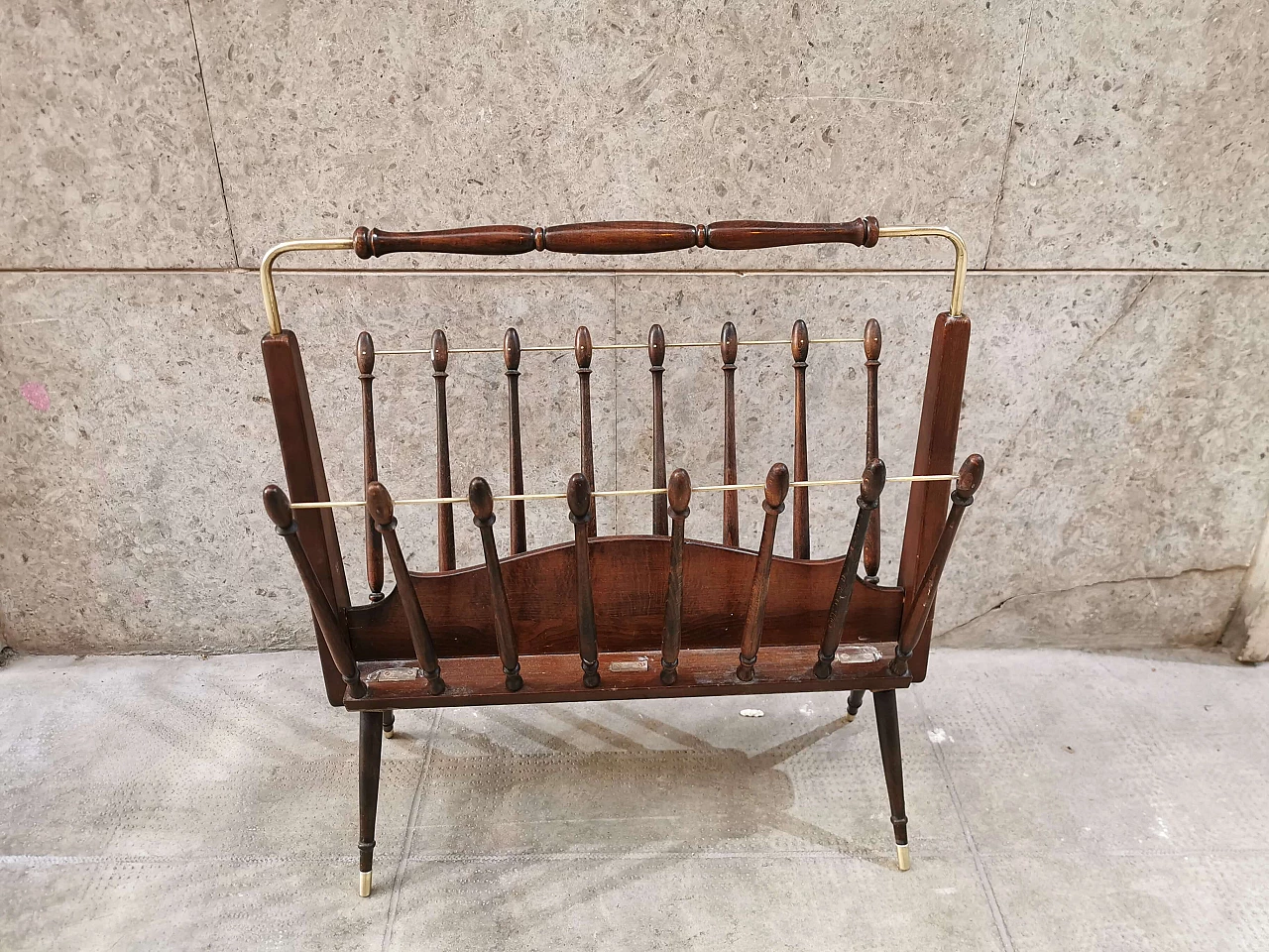 Magazine rack in rosewood and brass, Cesare Lacca, 1950s 1079628