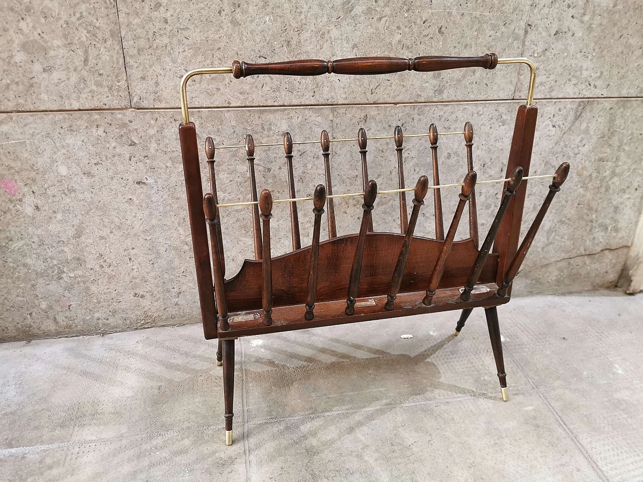 Magazine rack in rosewood and brass, Cesare Lacca, 1950s 1079629