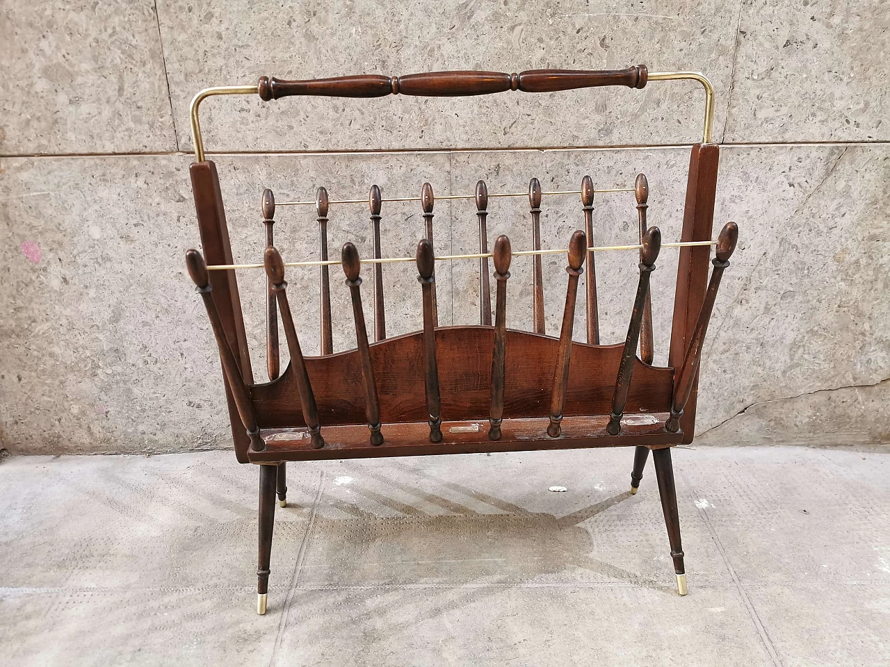 Magazine rack in rosewood and brass, Cesare Lacca, 1950s 1079631
