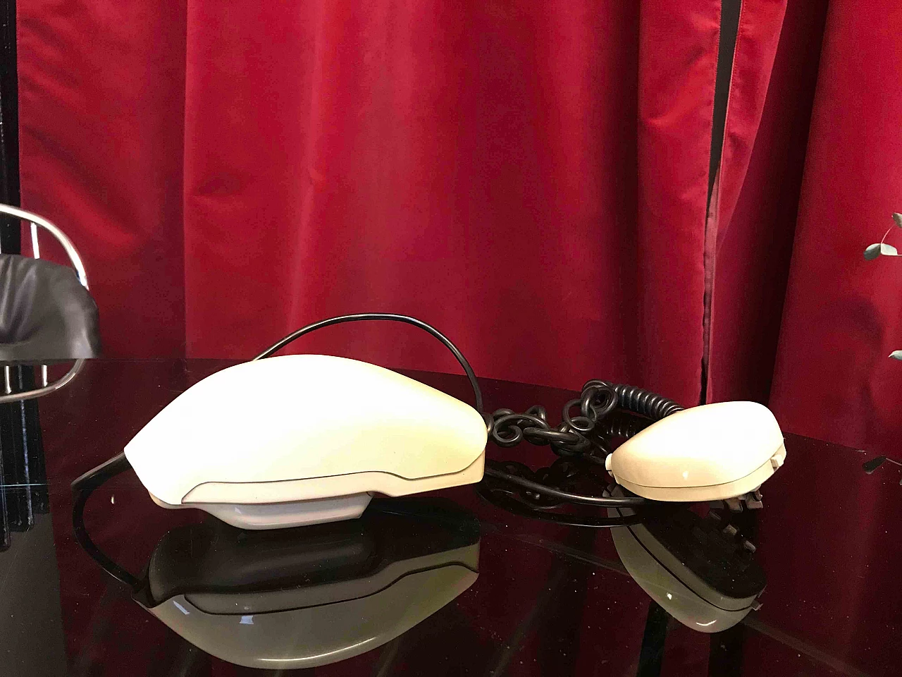 Grillo clamshell phone, by Marco Zanuso and Richard Sapper for Siemens, 1966 1079736