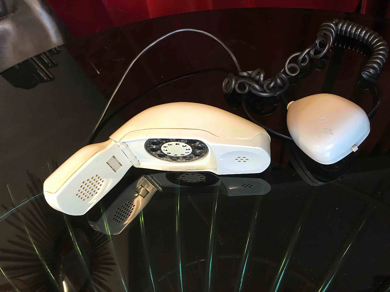 Grillo clamshell phone, by Marco Zanuso and Richard Sapper for Siemens, 1966 1079738