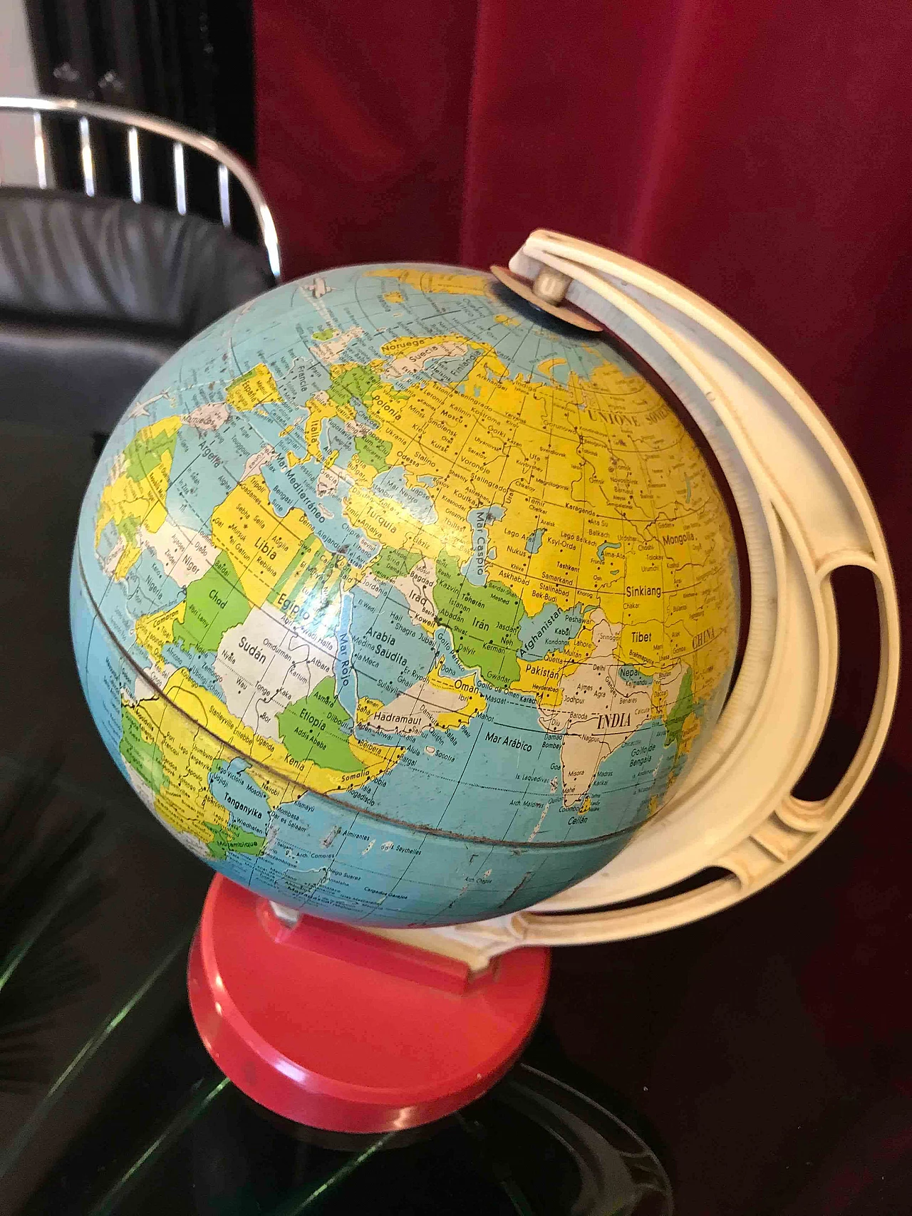 Globe with plastic base, 80's 1079772