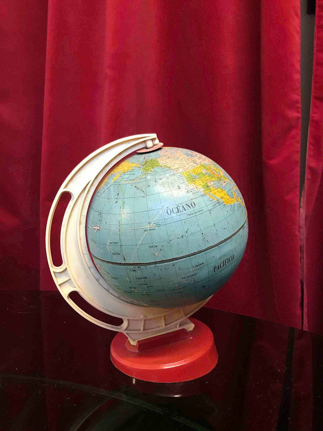 Globe with plastic base, 80's 1079774