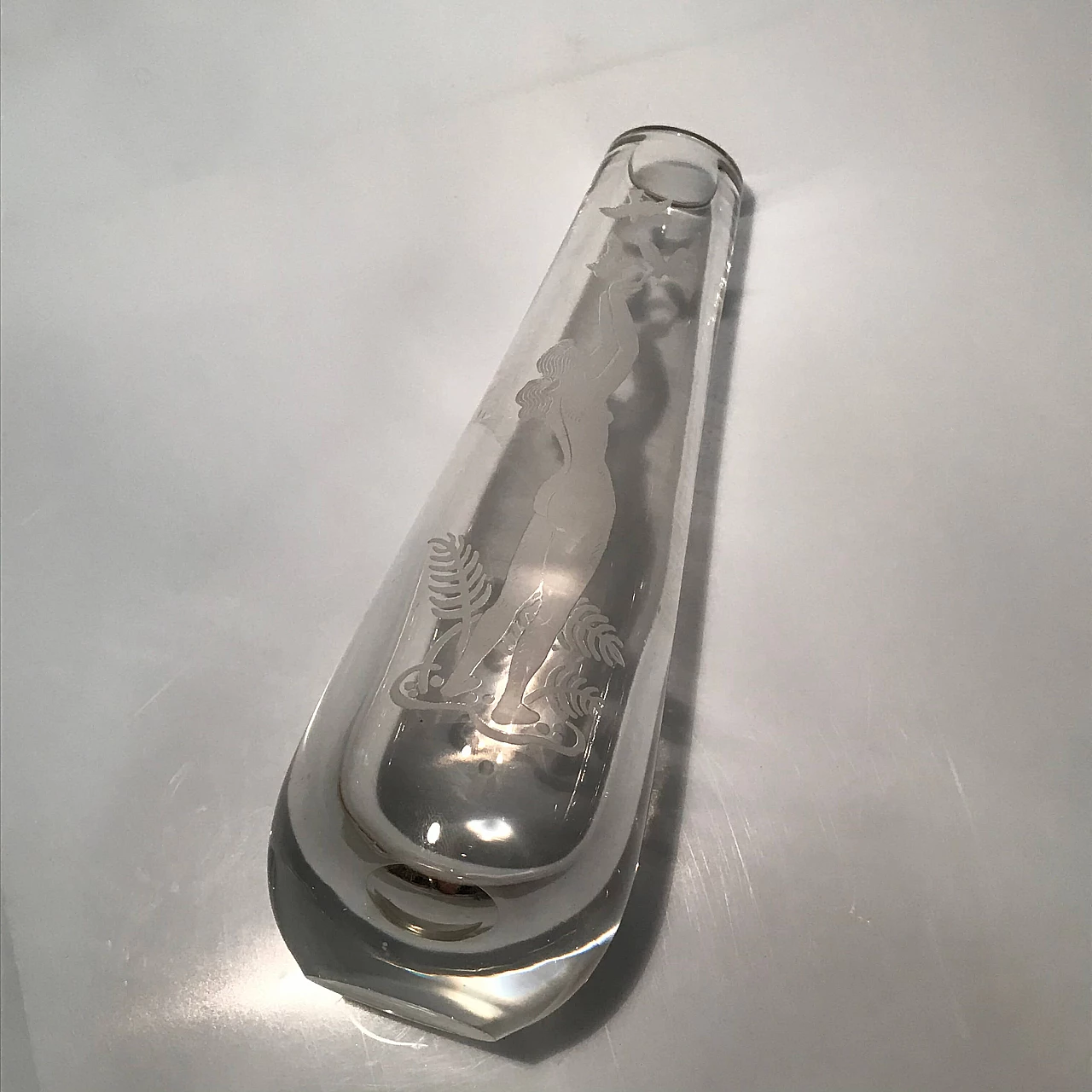 Vaso con figura di donna incisa, anni '50 1079985