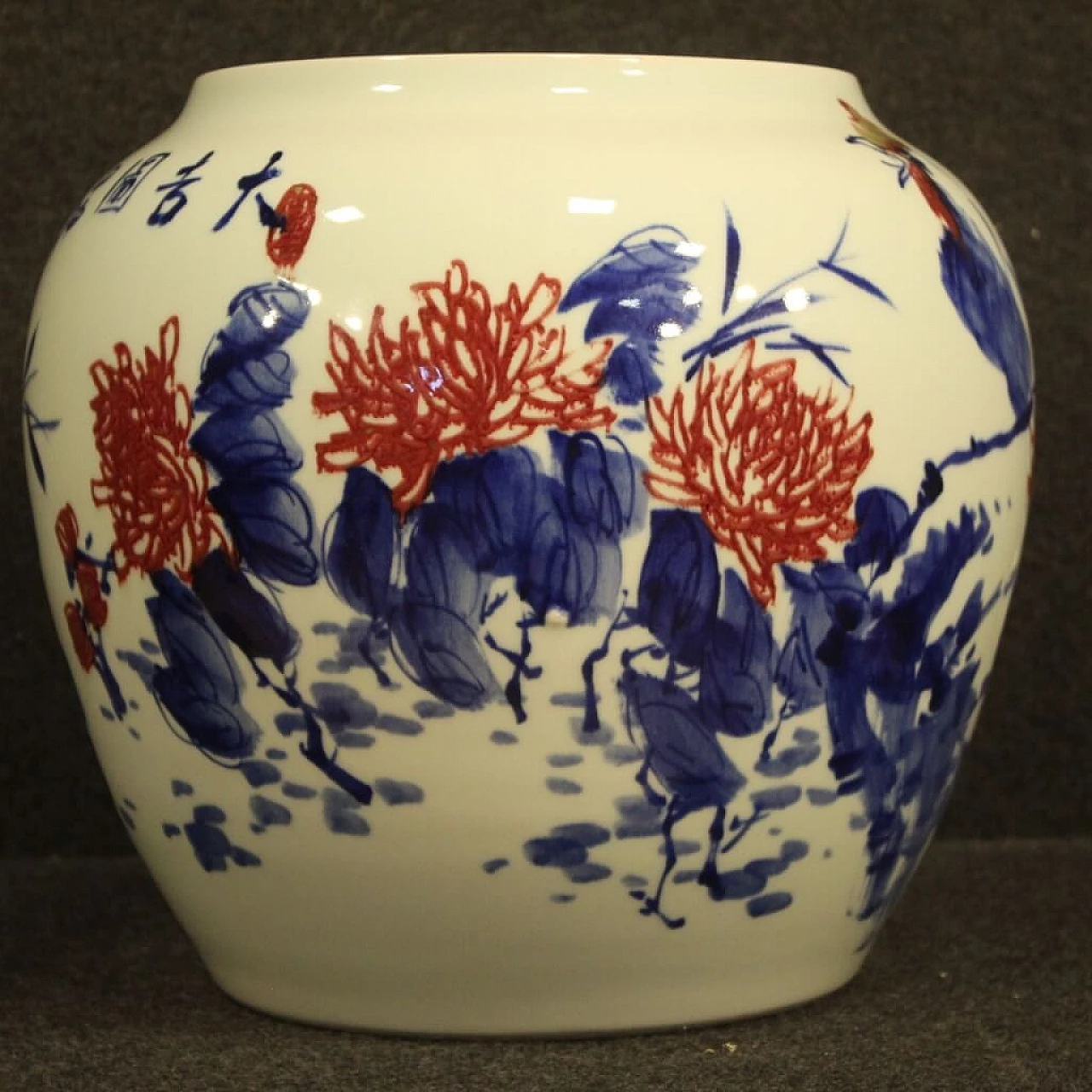 Chinese painted ceramic vase, Jingdezhen 1080127