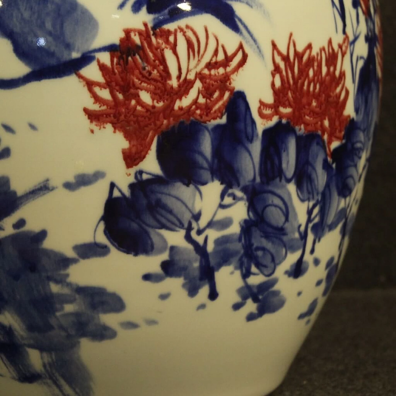 Chinese painted ceramic vase, Jingdezhen 1080129