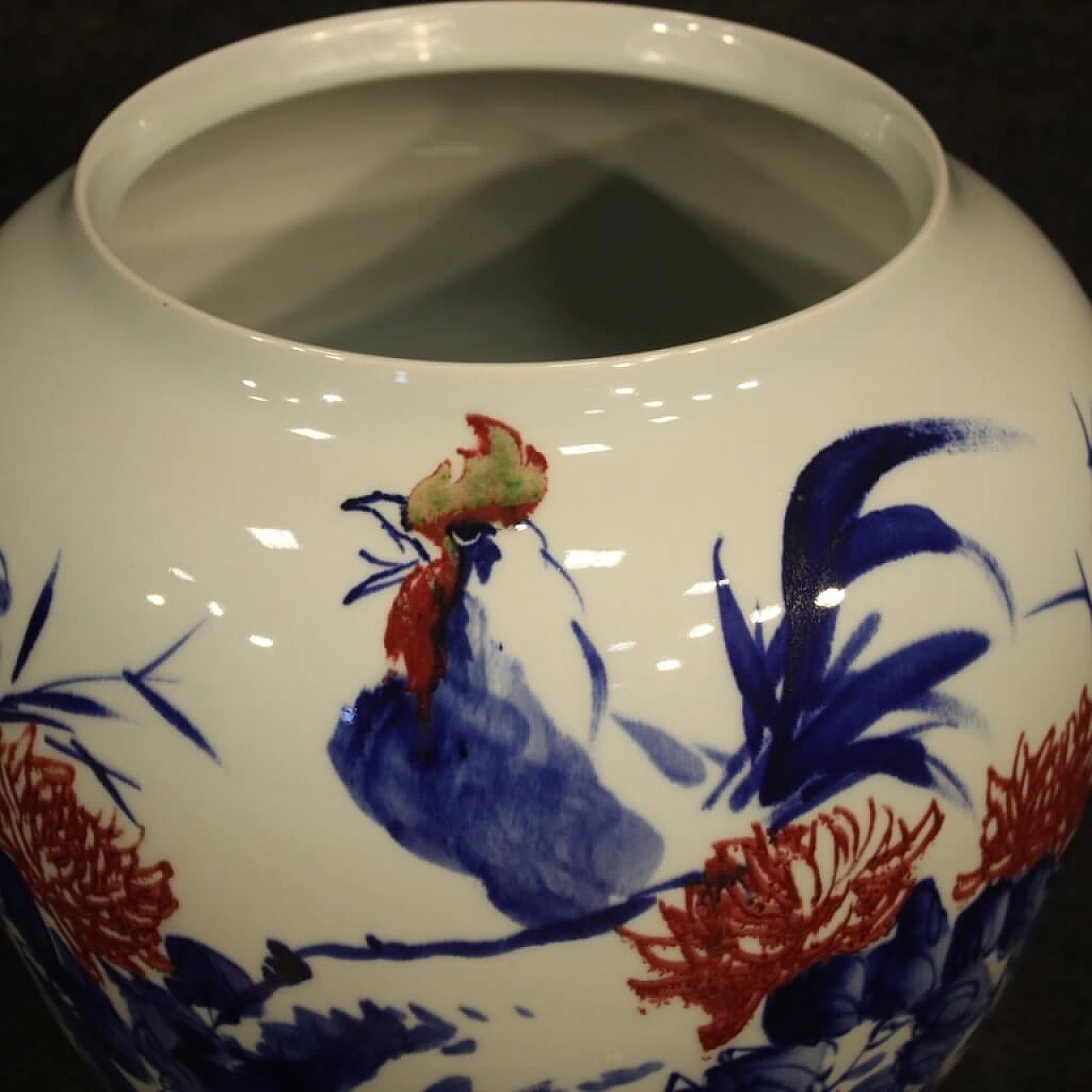 Chinese painted ceramic vase, Jingdezhen 1080130
