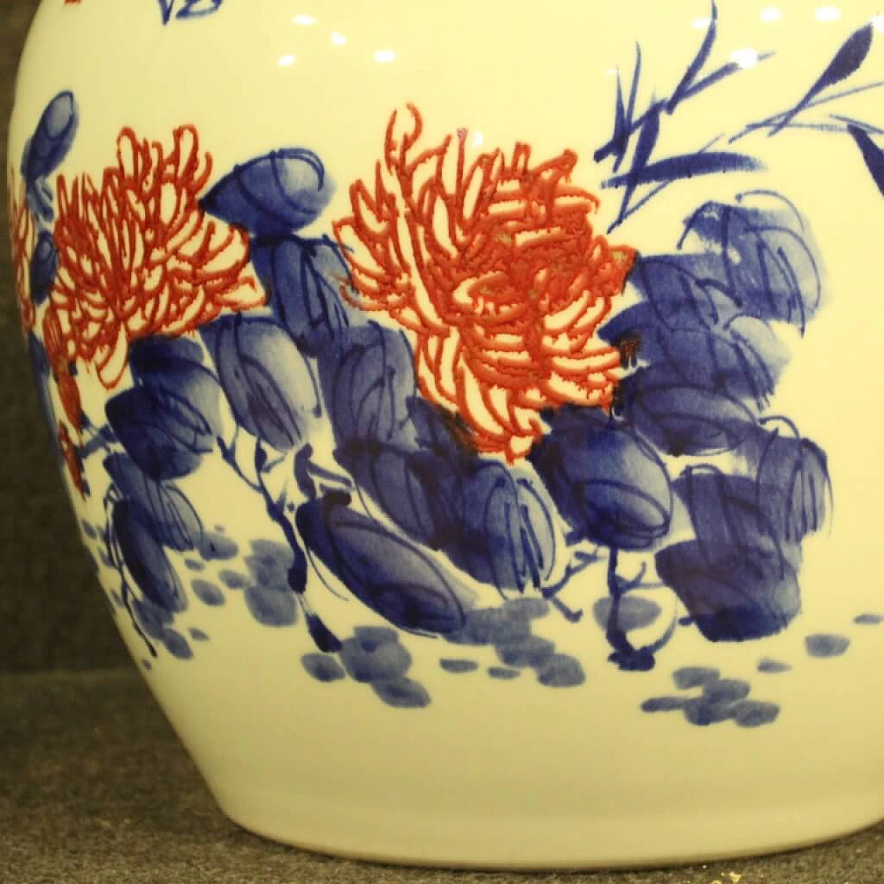 Chinese painted ceramic vase, Jingdezhen 1080131