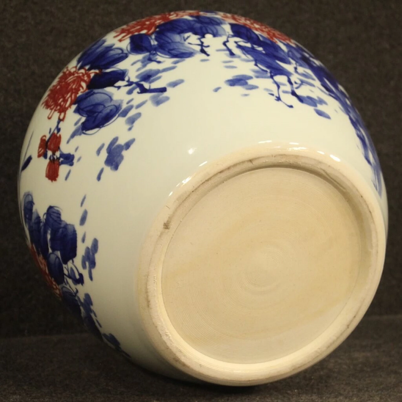 Chinese painted ceramic vase, Jingdezhen 1080132
