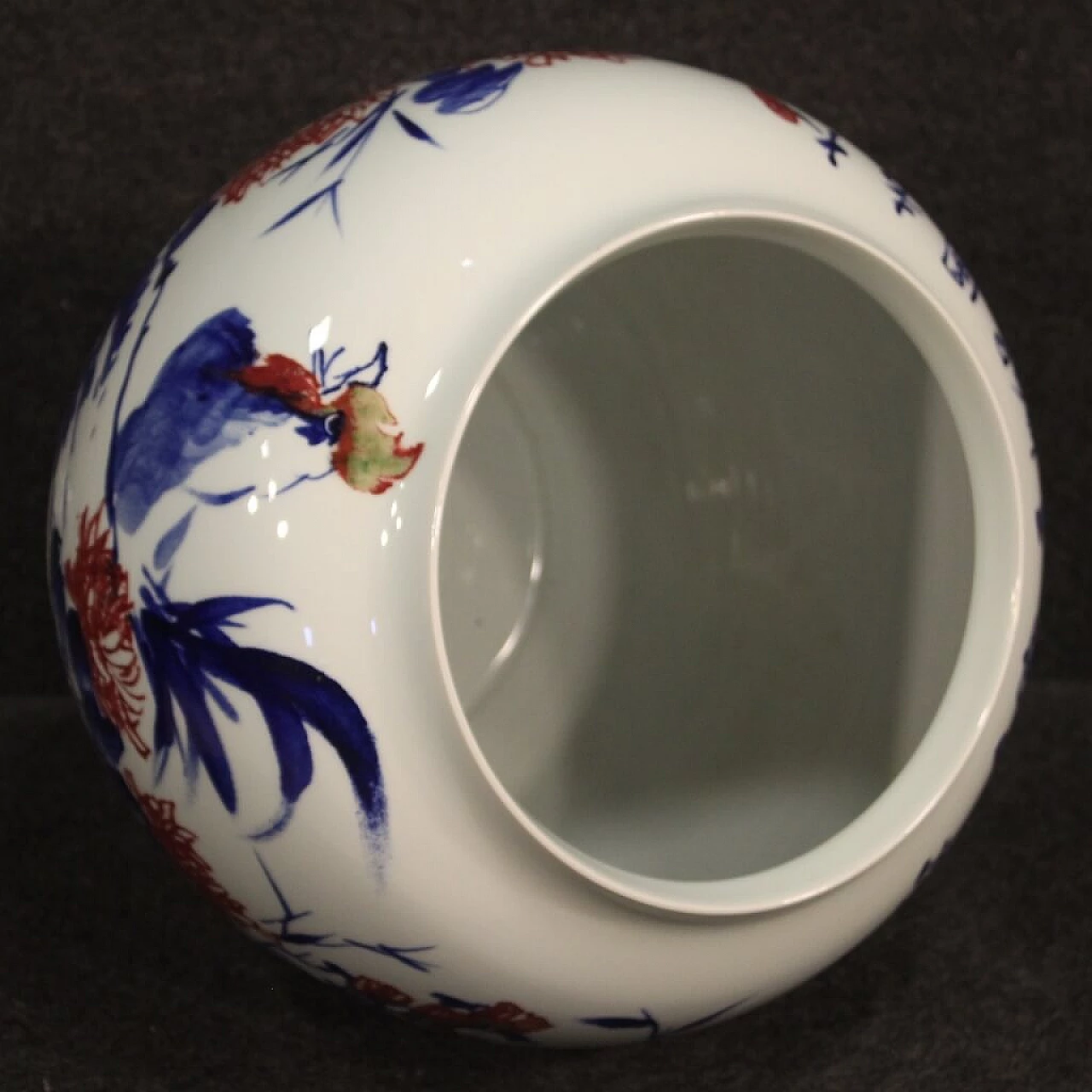 Chinese painted ceramic vase, Jingdezhen 1080133