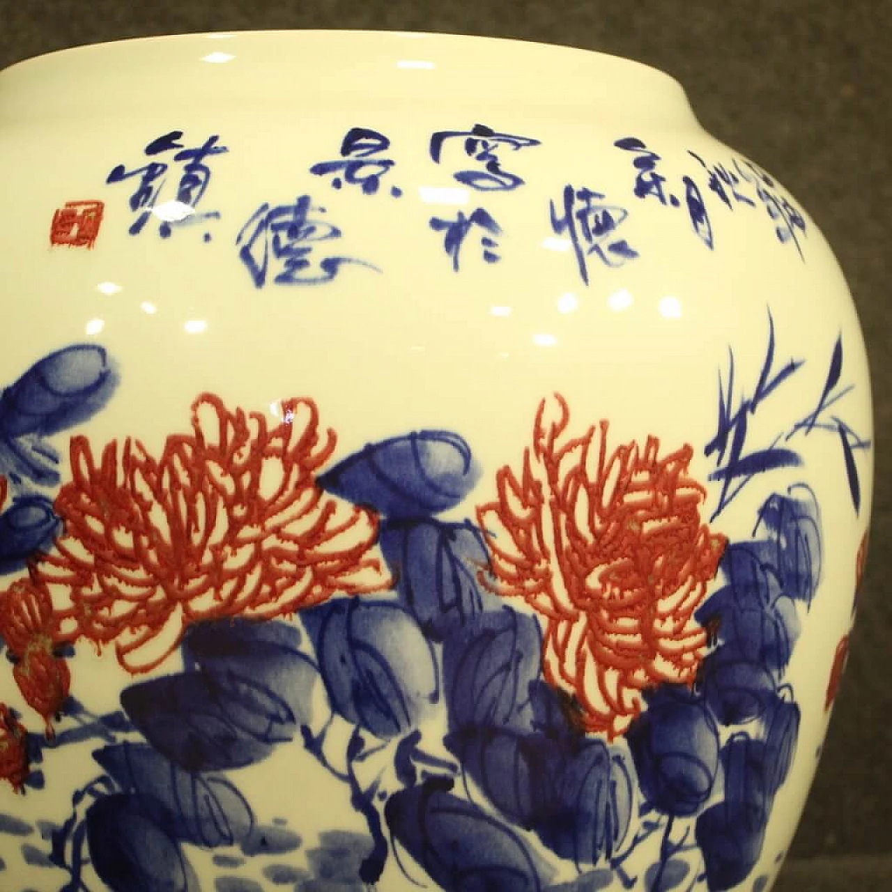 Chinese painted ceramic vase, Jingdezhen 1080134