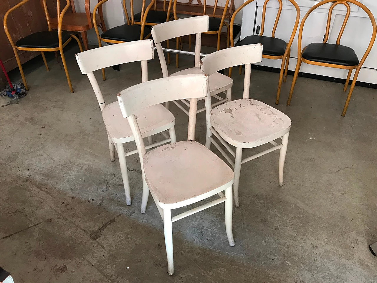 Tavolo da cucina bianco con 4 sedie anni '40 4