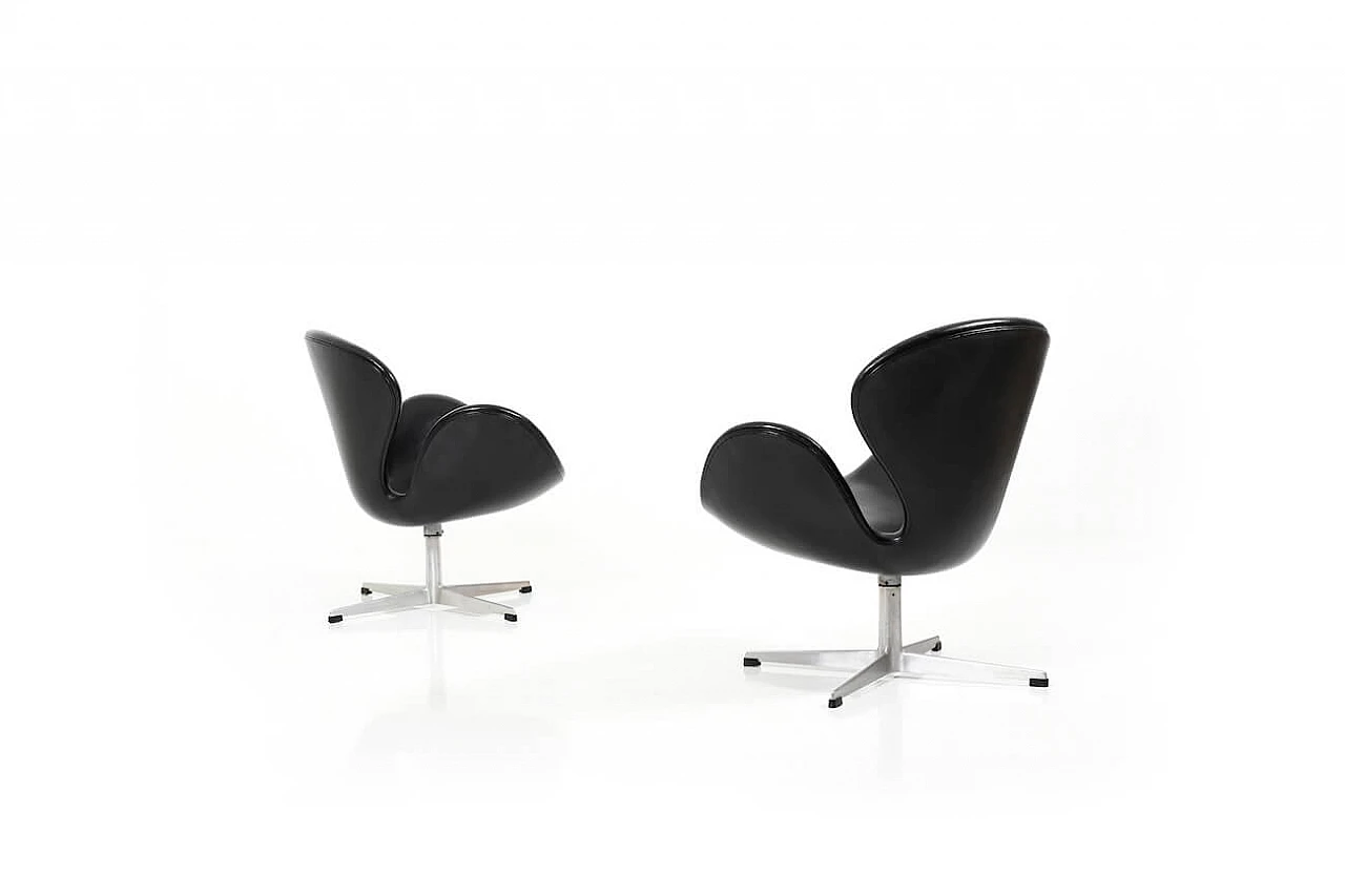 Coppia di Swan Chairs di Arne Jacobsen per Fritz Hansen, restaurate, 1963 1080352