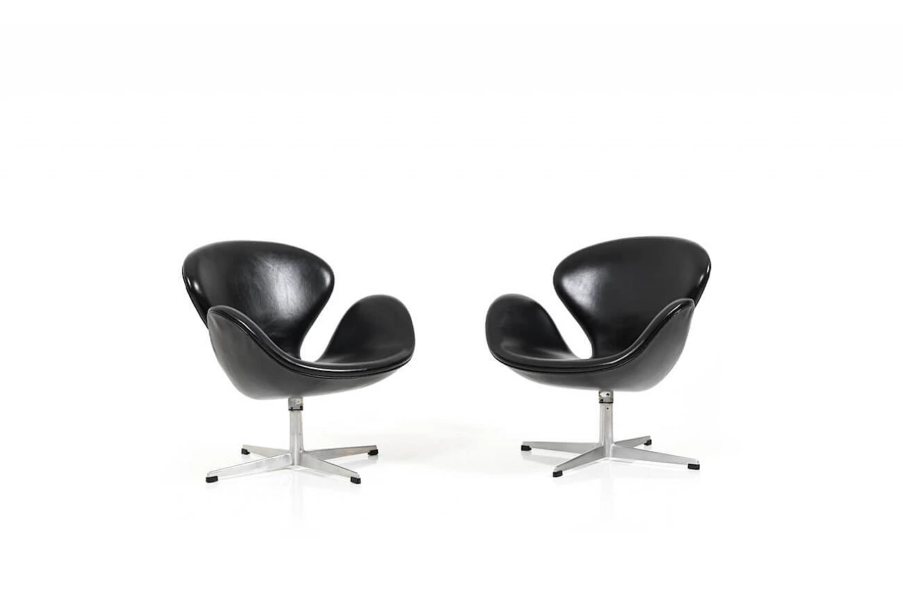 Coppia di Swan Chairs di Arne Jacobsen per Fritz Hansen, restaurate, 1963 1080353