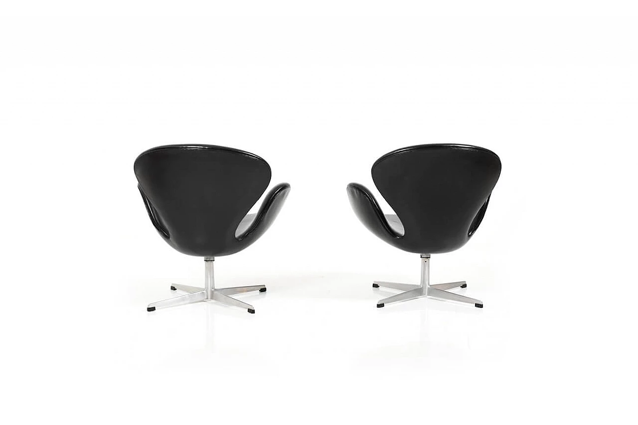 Coppia di Swan Chairs di Arne Jacobsen per Fritz Hansen, restaurate, 1963 1080354