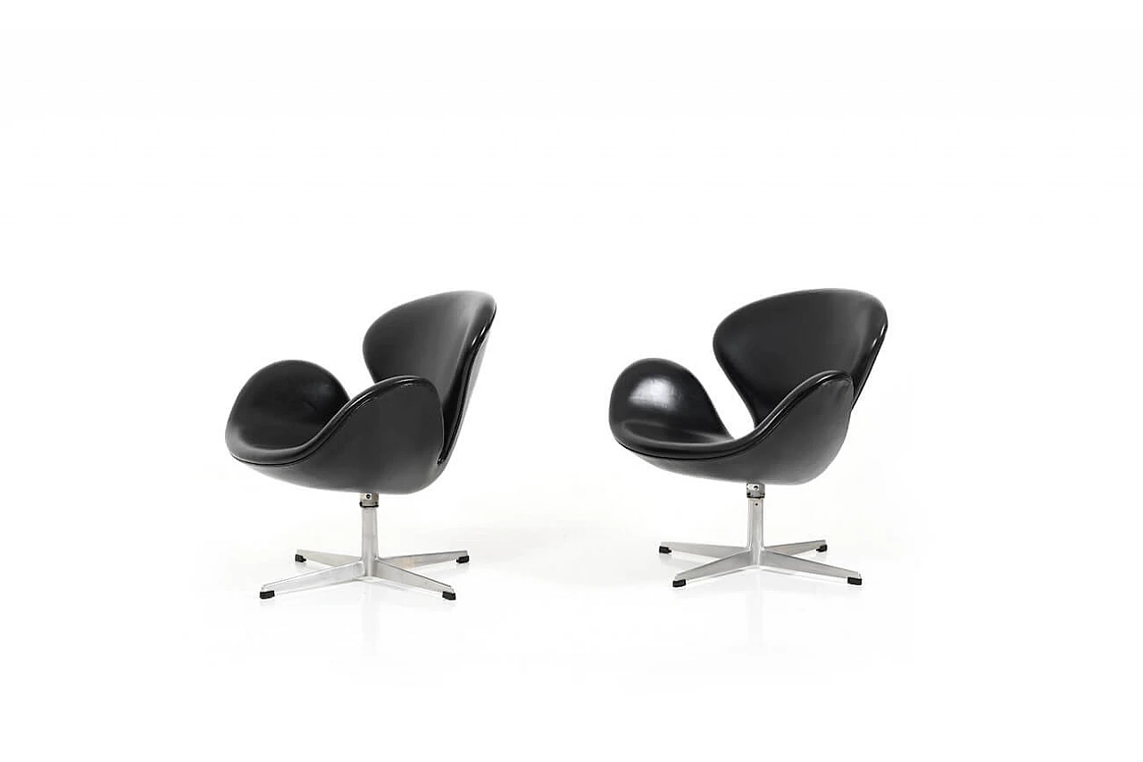Coppia di Swan Chairs di Arne Jacobsen per Fritz Hansen, restaurate, 1963 1080355