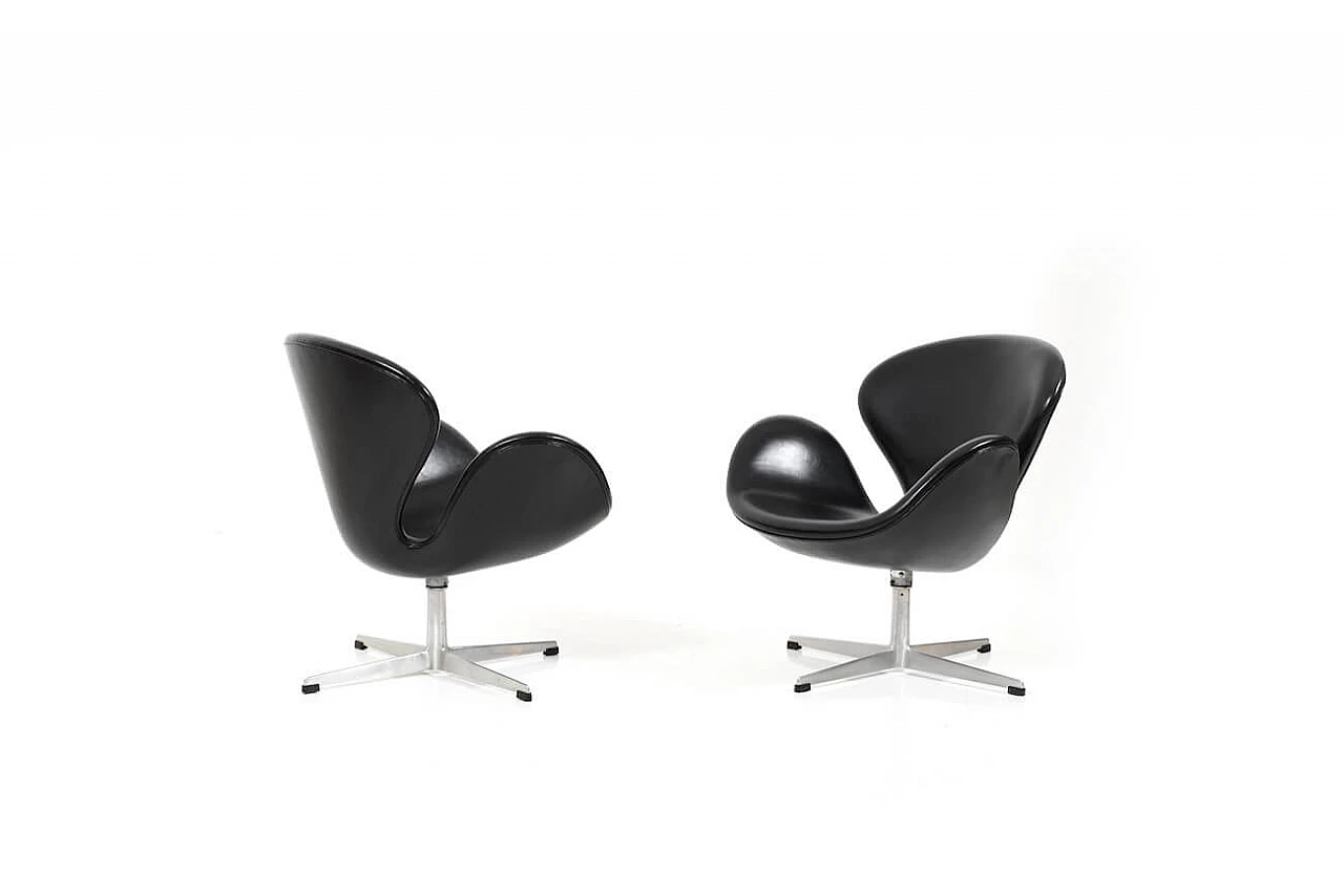 Coppia di Swan Chairs di Arne Jacobsen per Fritz Hansen, restaurate, 1963 1080357