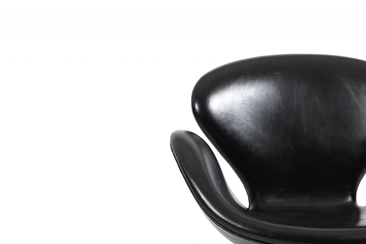 Coppia di Swan Chairs di Arne Jacobsen per Fritz Hansen, restaurate, 1963 1080358