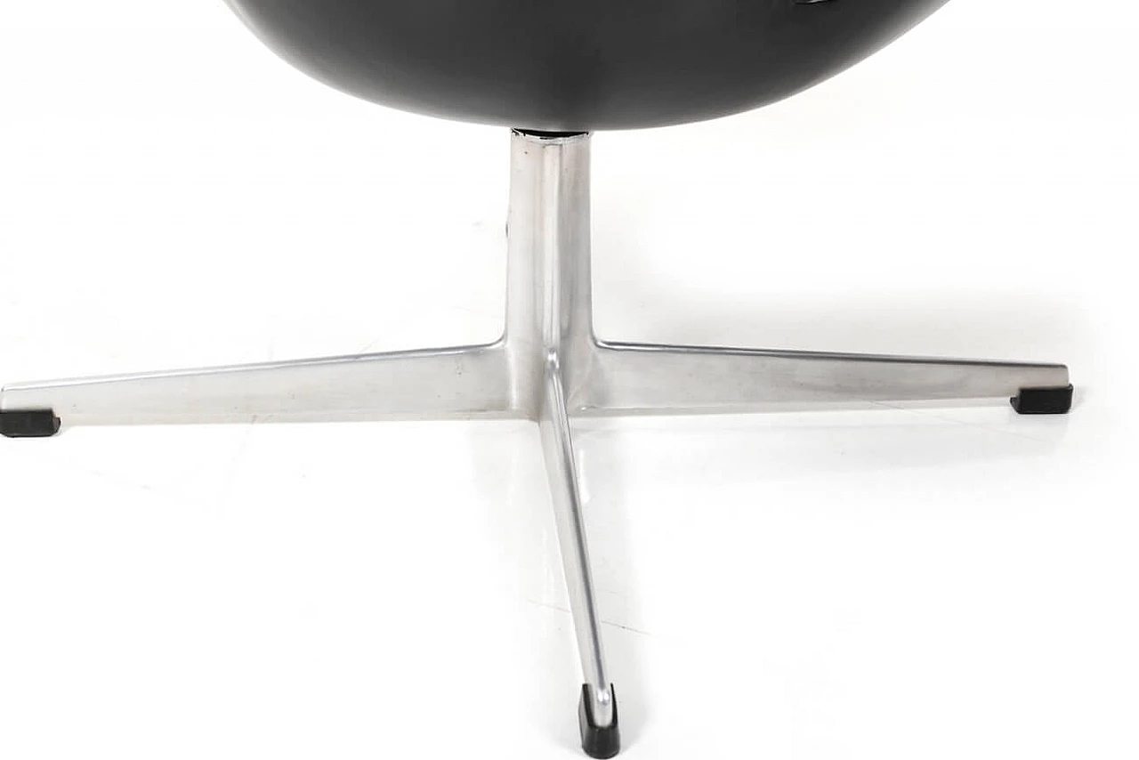 Coppia di Swan Chairs di Arne Jacobsen per Fritz Hansen, restaurate, 1963 1080362