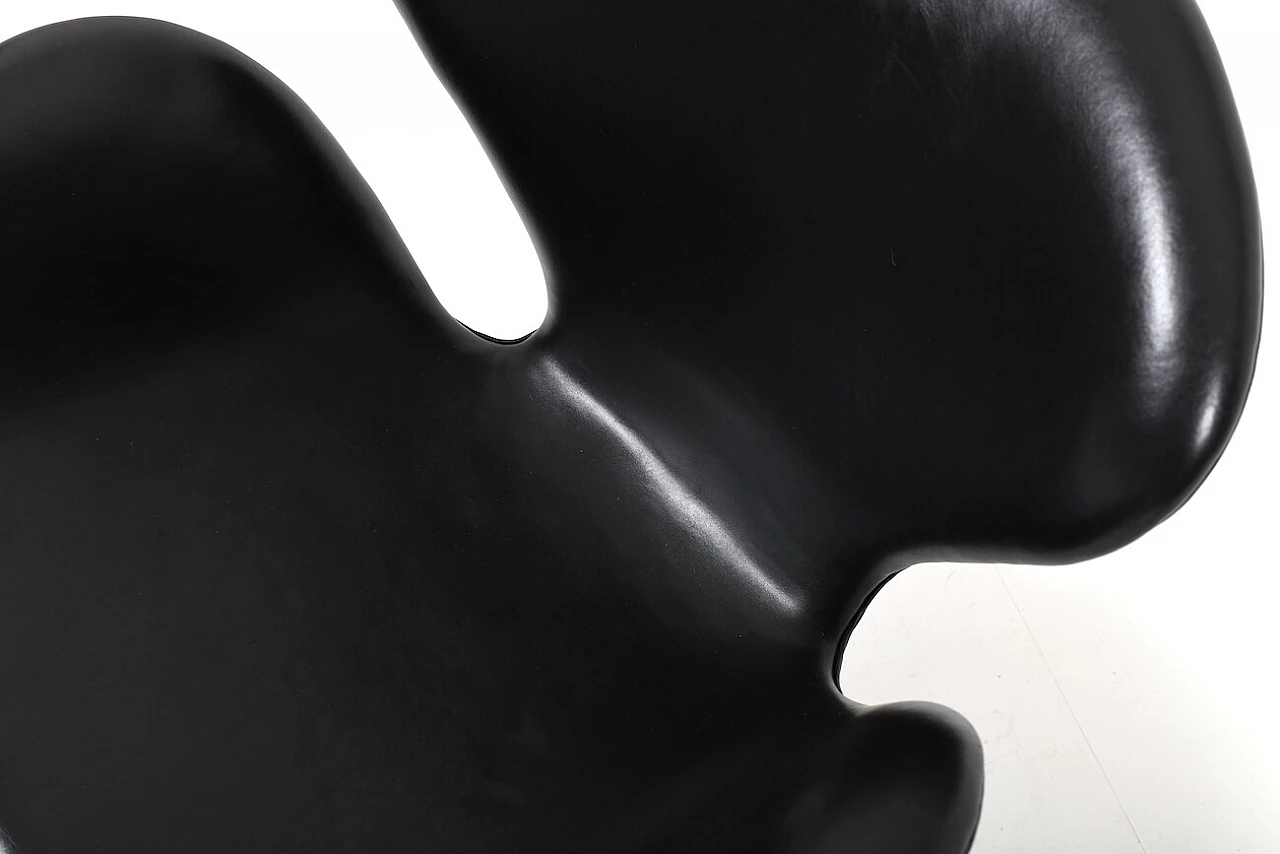 Coppia di Swan Chairs di Arne Jacobsen per Fritz Hansen, restaurate, 1963 1080365