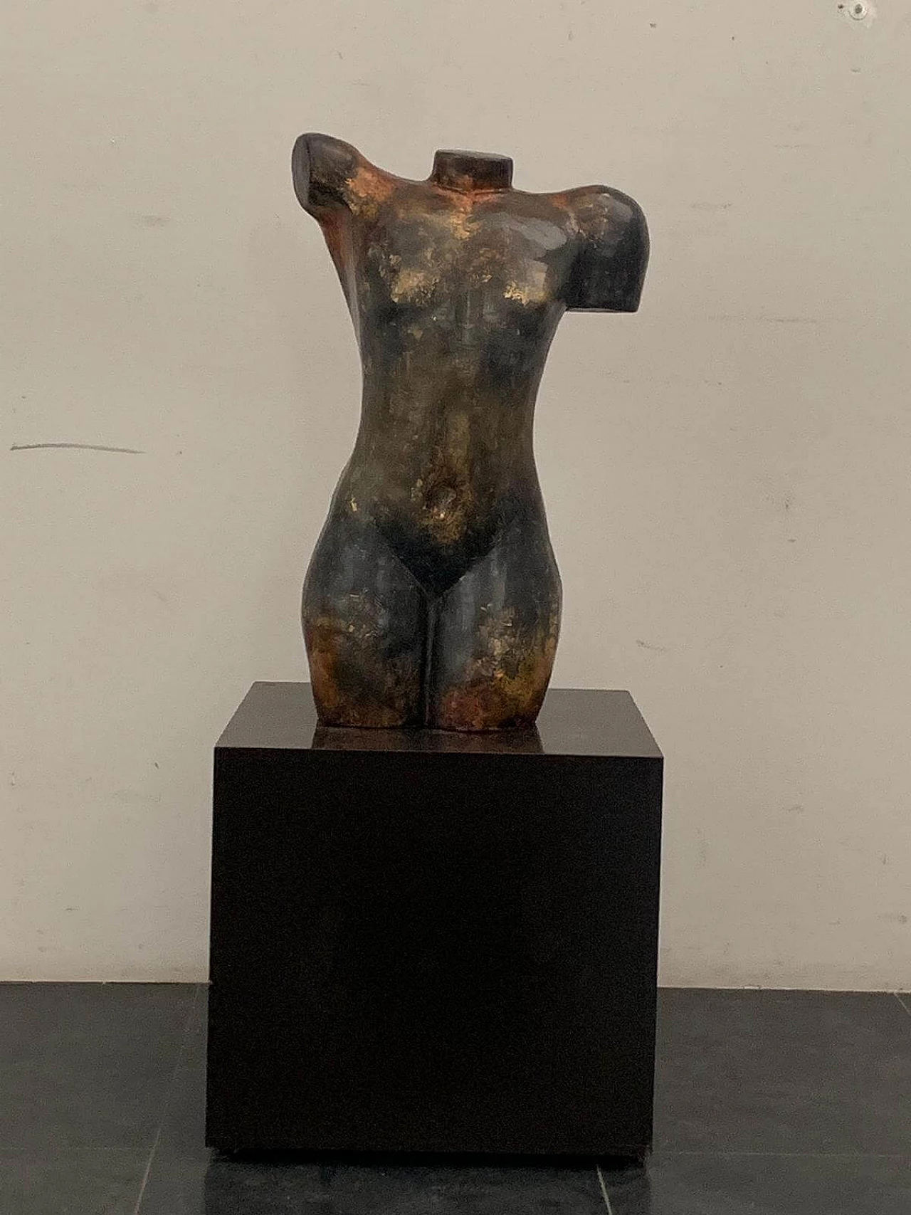 Woman bust in resin patinated with metallic chrome, '90s 1080416