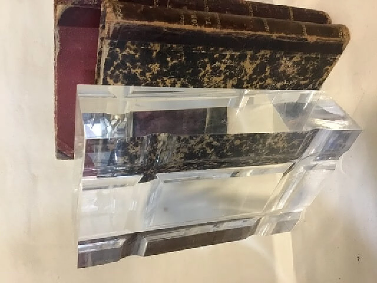 Coppia di fermalibri e un fermacarte in plexiglass, anni '70 1080541