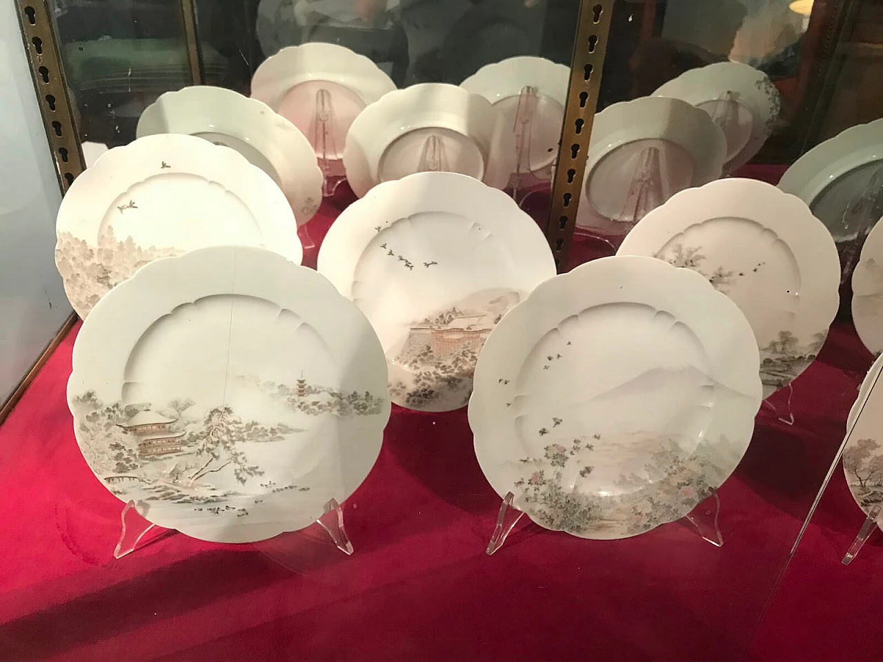 Set di 12 piatti in porcellana giapponesi, seconda metà '800 2